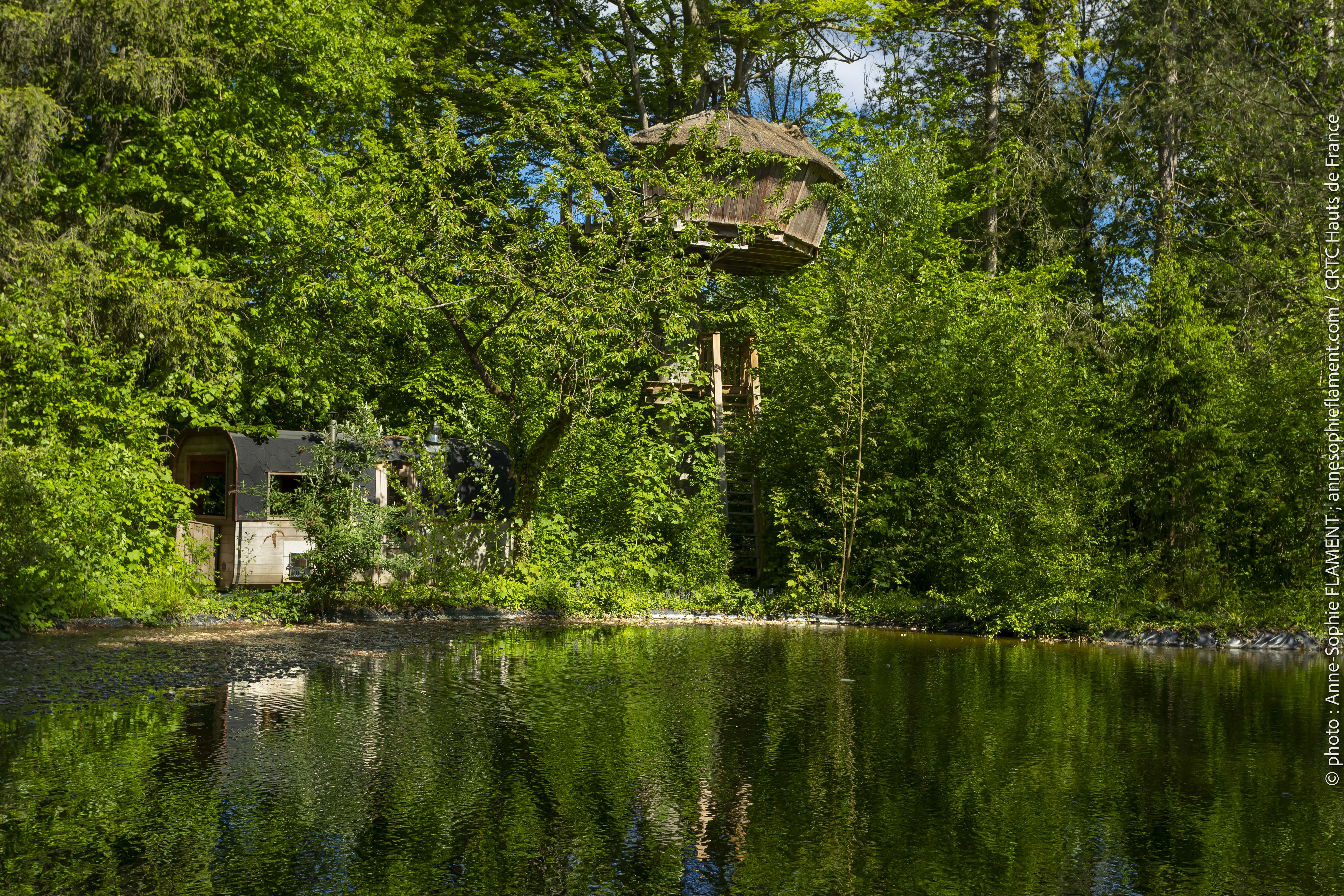 La cabane Au fil de l'Eau & Spa & Sauna : une évasion dans les arbres