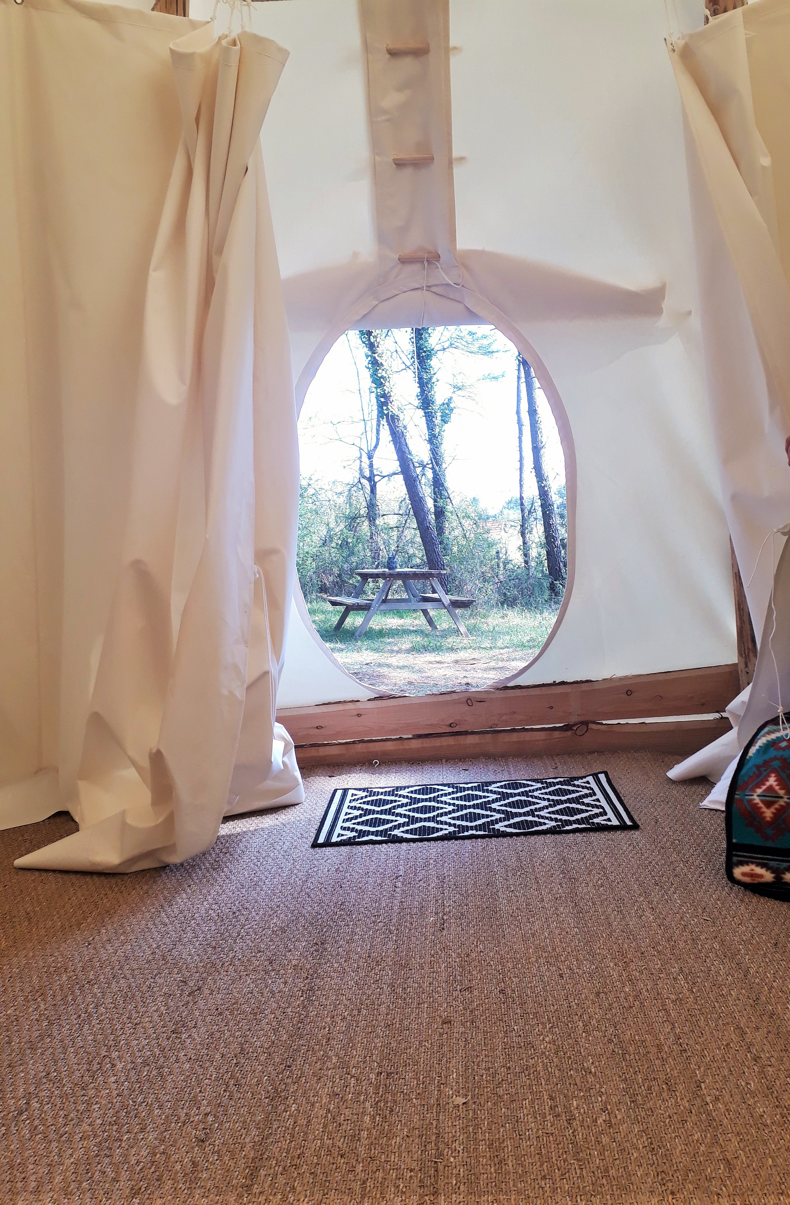 Vivez l'expérience unique d'un tipi navajos en Aquitaine à Les Farges — espace de vie
