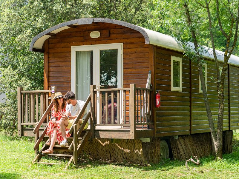 Roulotte d'Anglas — Séjour insolite avec spa à Hérault à Clermont-l'Hérault — vue intérieure
