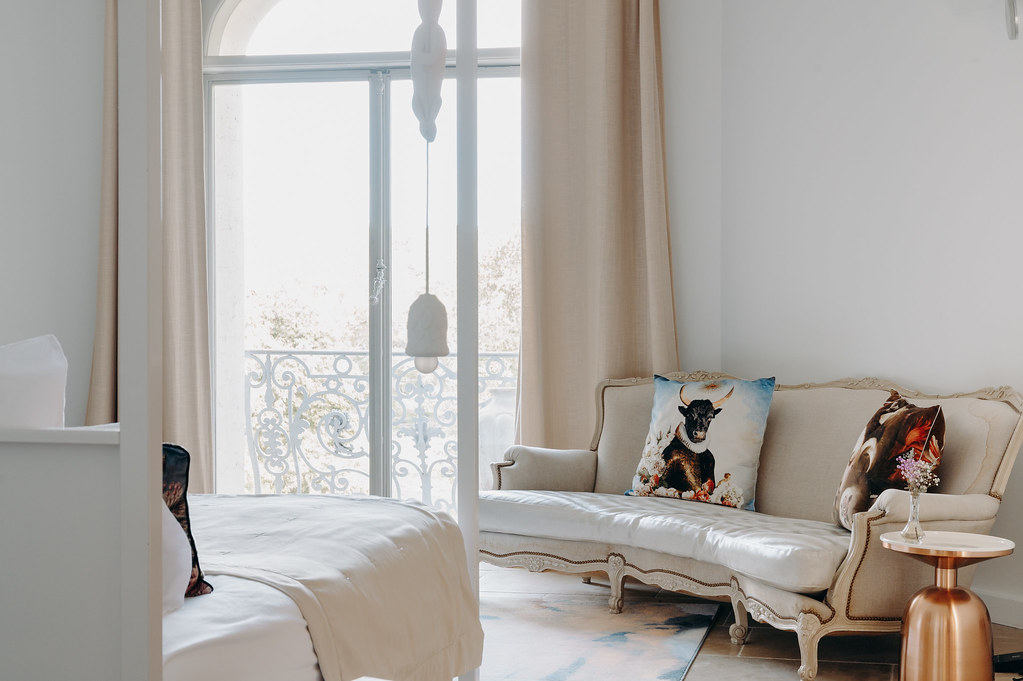 Suite Deluxe avec vue sur le jardin — Maison insolite avec spa à Hérault à Clermont-l'Hérault — détail architectural
