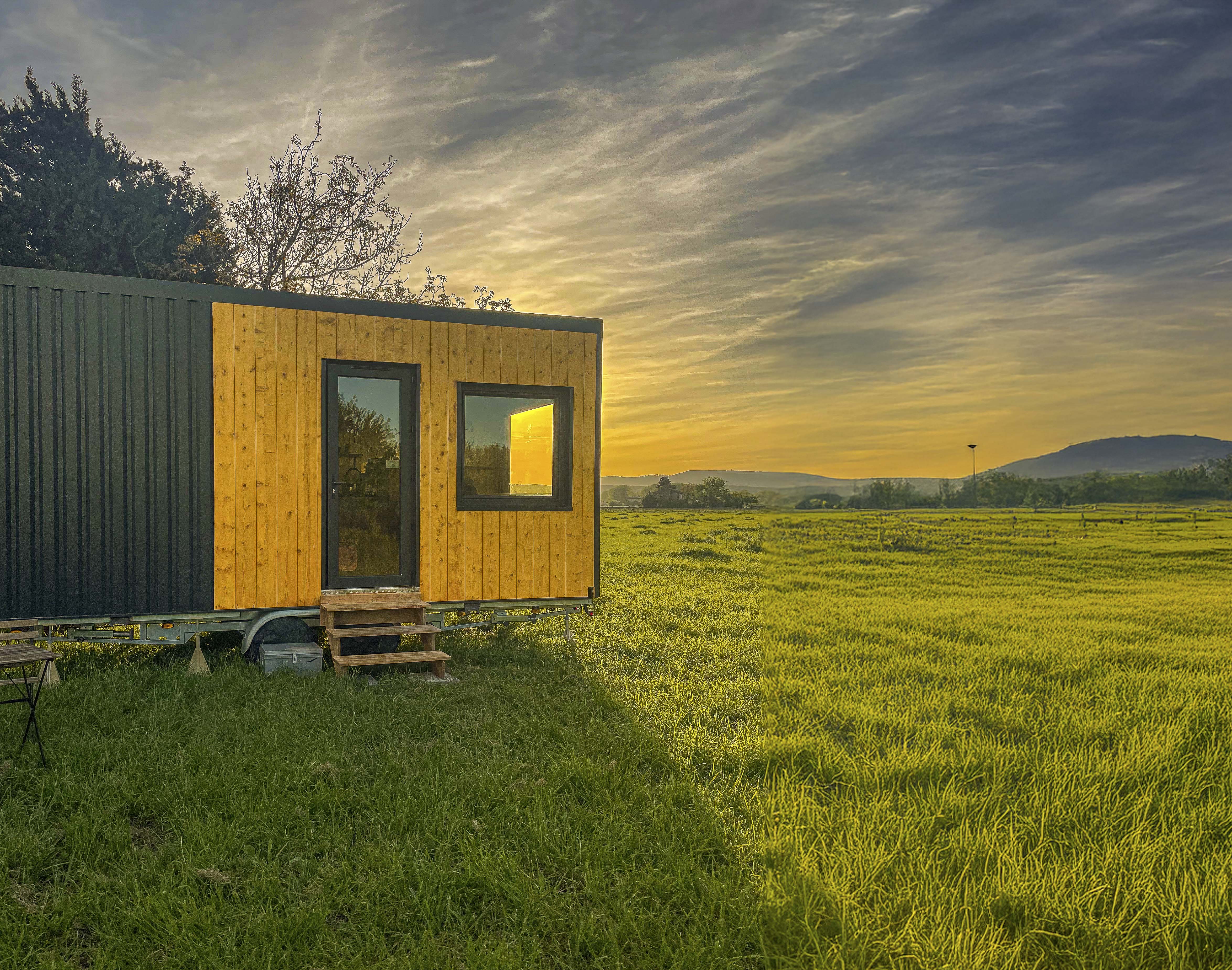 Photo 2/9 — Tiny House « La Prairie Drômoise : une tiny house moderne aux portes de Montélimar » à Châteauneuf-Du-Rhône Drôme