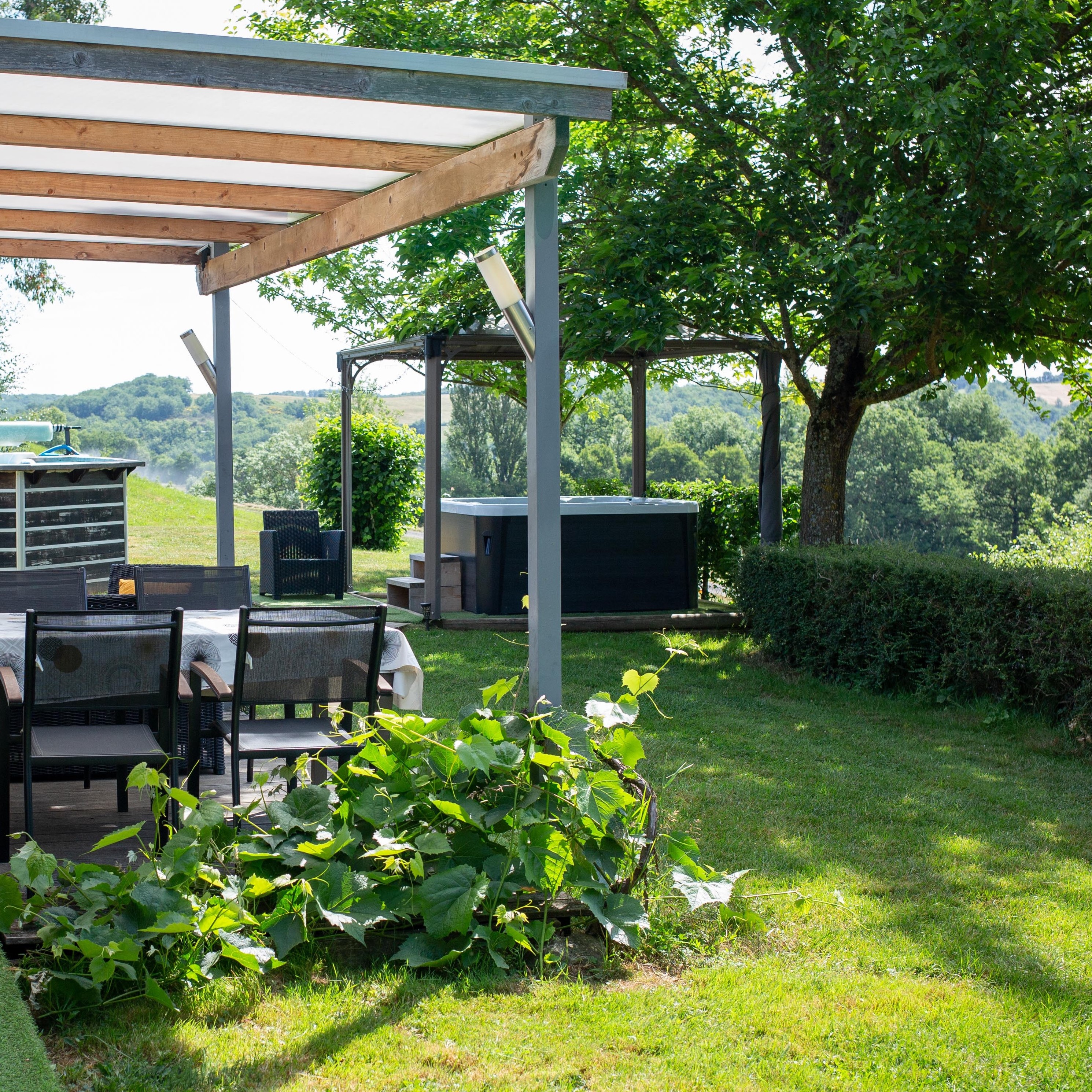 Chalet Spa Mélèze — Chalet avec spa privatif à Gers à Riguepeu — chambre