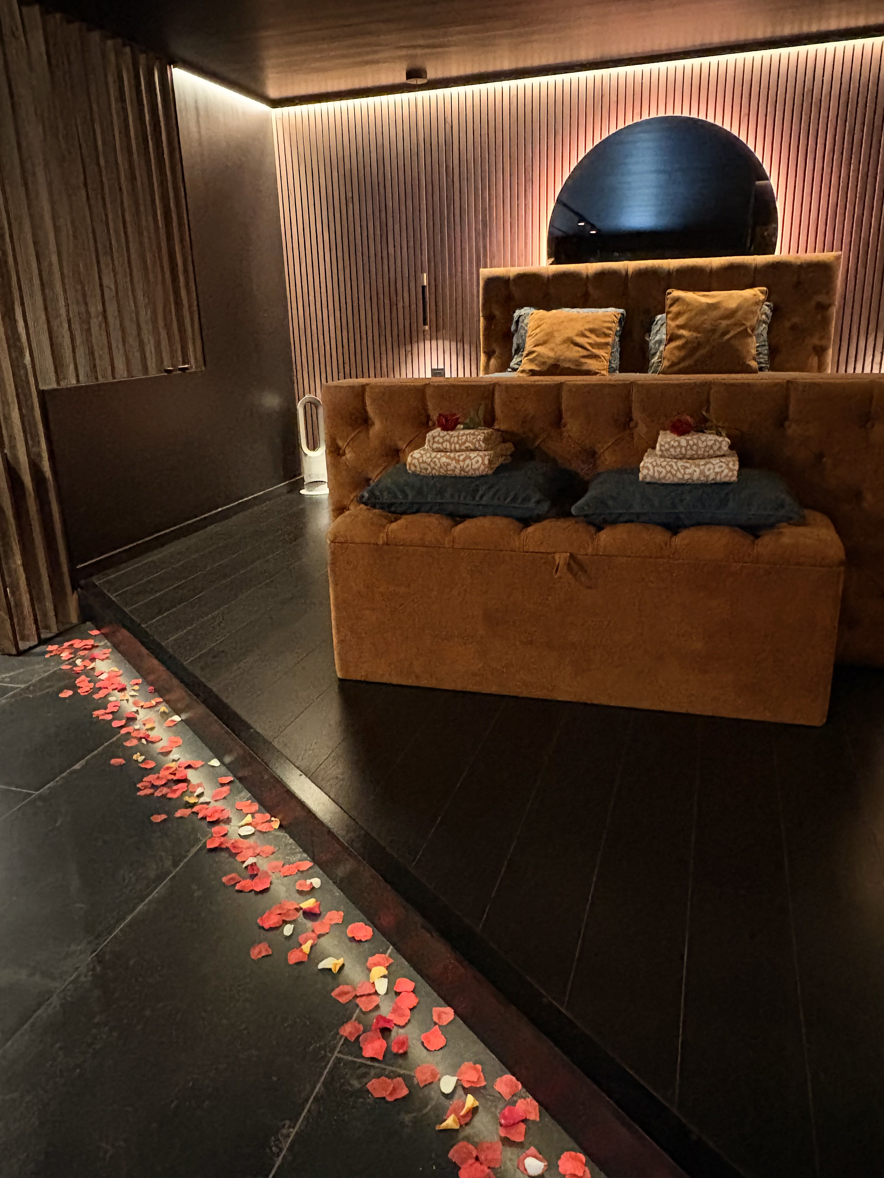 Photo 4/9 — Maison insolite « Immersion Lasne & Spa — Maison insolite avec spa privatif à Lasne » à Lasne Brabant wallon