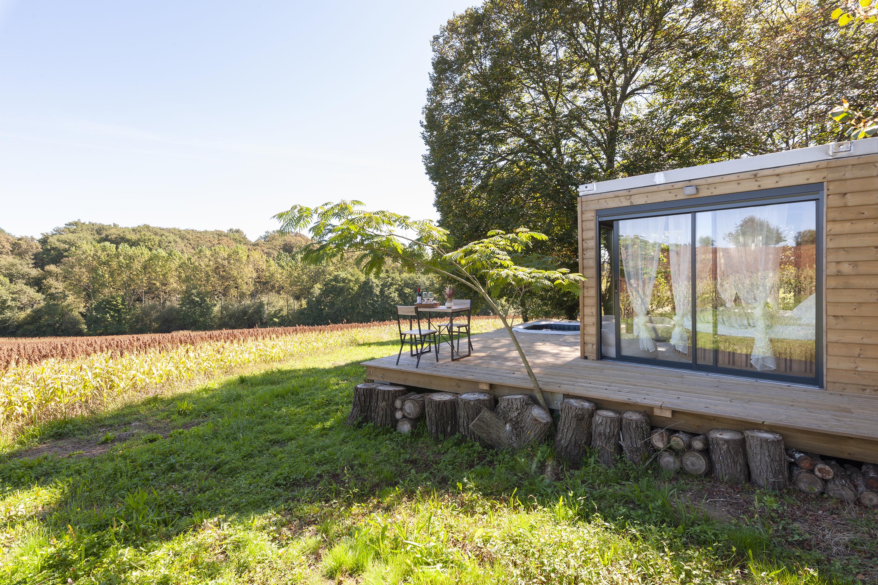L’hexagone sous les tilleuls — Cabane avec Spa privatif à Landes à Mont-de-Marsan — détail architectural