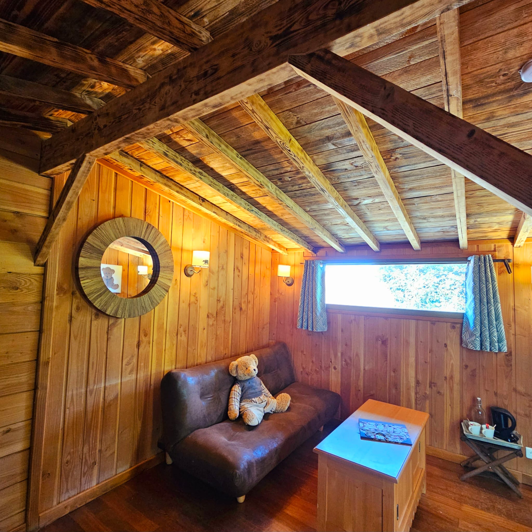 L'Ours Brun : une cabane sur pilotis au cœur de la Picardie à Essuiles — chambre