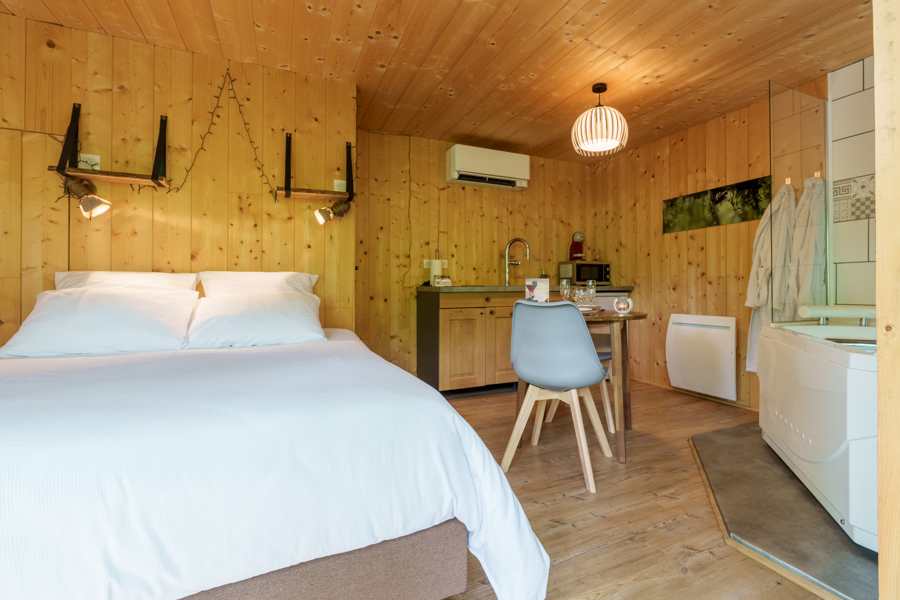 Cabane perchée Carpinus & Spa — Nuit romantique à 2m en Haute-Marne à Marnay-Sur-Marne — détail architectural
