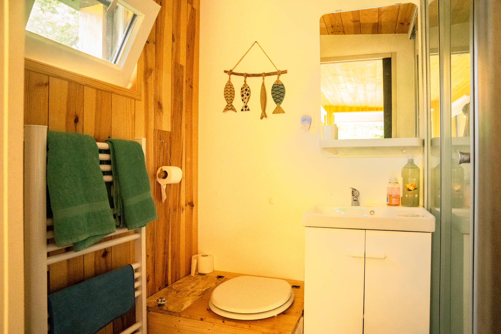 L’Escargoterie de la Forge : une immersion champêtre en Tiny House à Uzemain — détail architectural