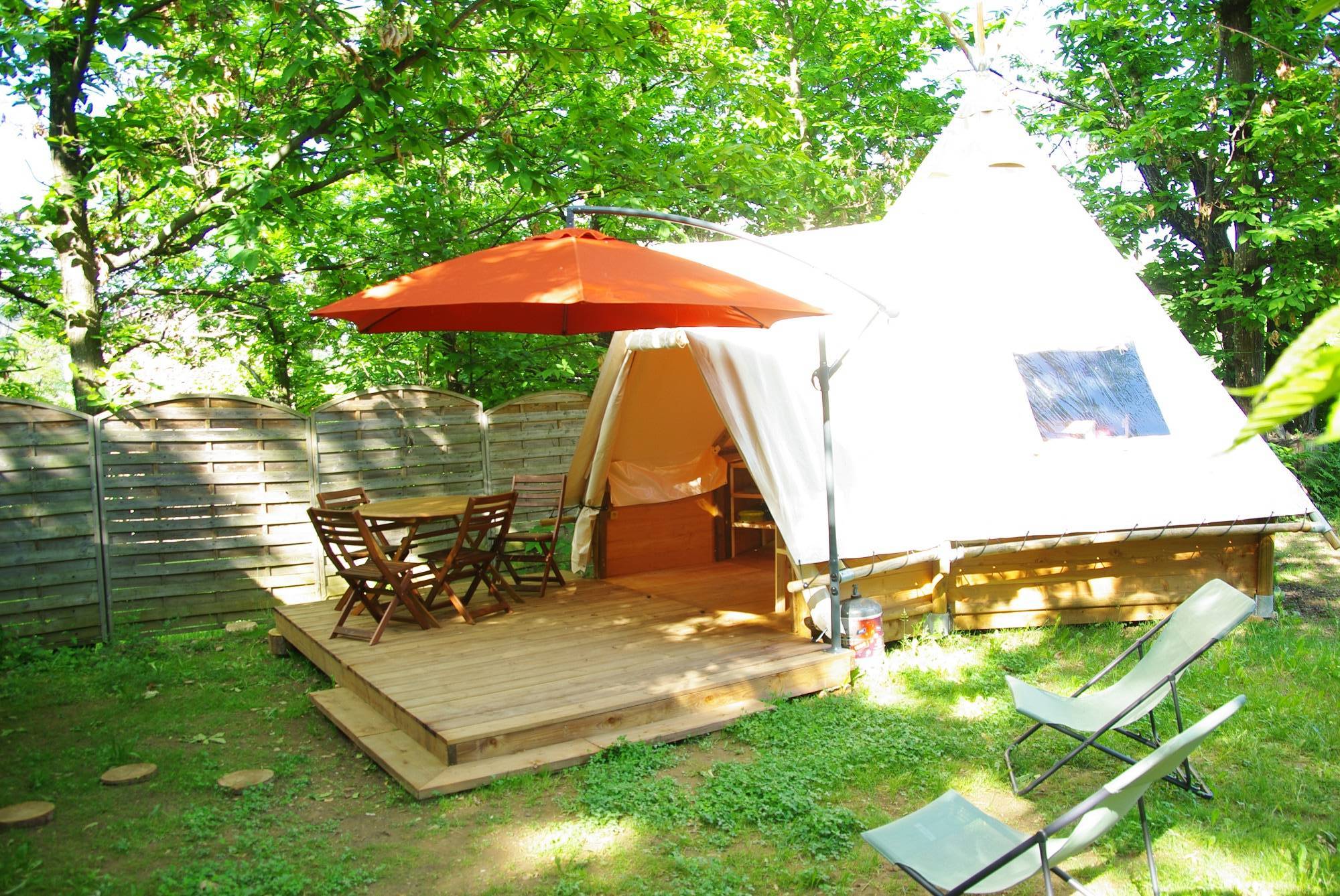 Tipi la Châtaigneraie — Nuit étoilée avec spa en Ardèche à Aubenas — espace de vie