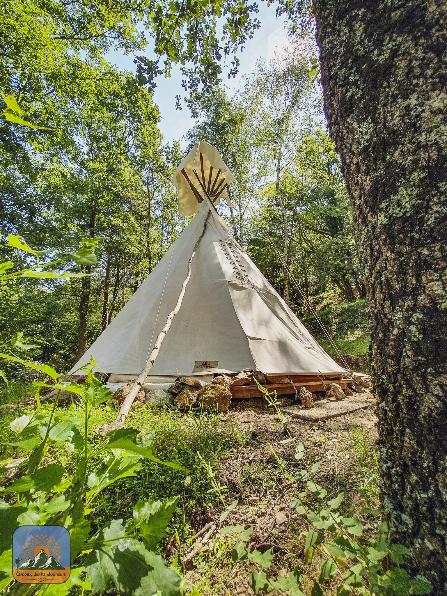 Un tipi enchanteur au cœur du Languedoc-Roussillon à Fenouillet — espace de vie