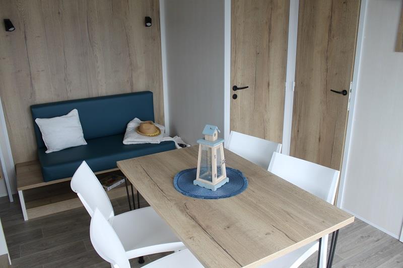 Cabane glamping sur pilotis en Midi-Pyrénées à Thérondels — chambre