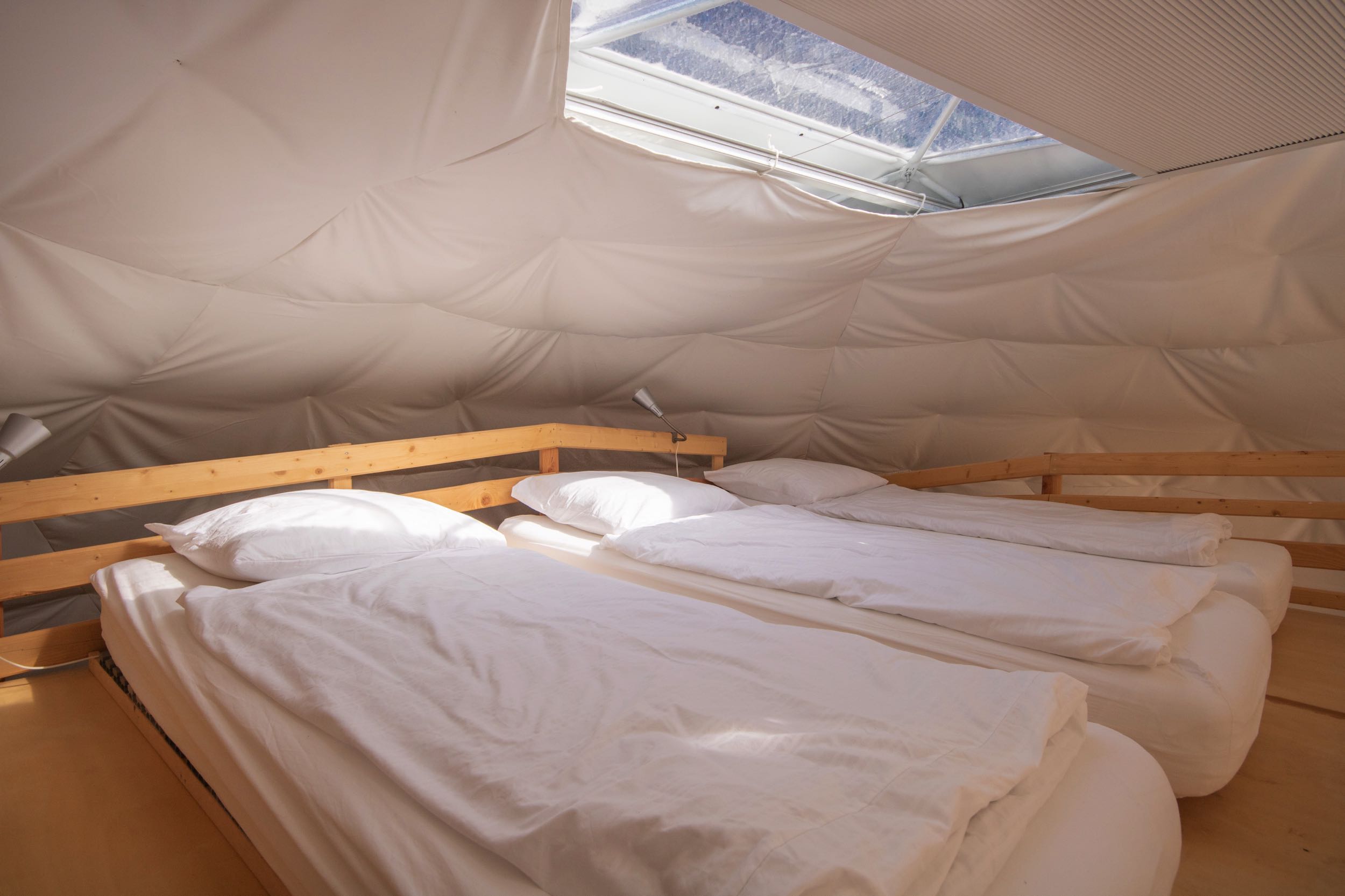 Dôme en Auvergne : une immersion au cœur de la nature à Châtel-Montagne — détail architectural