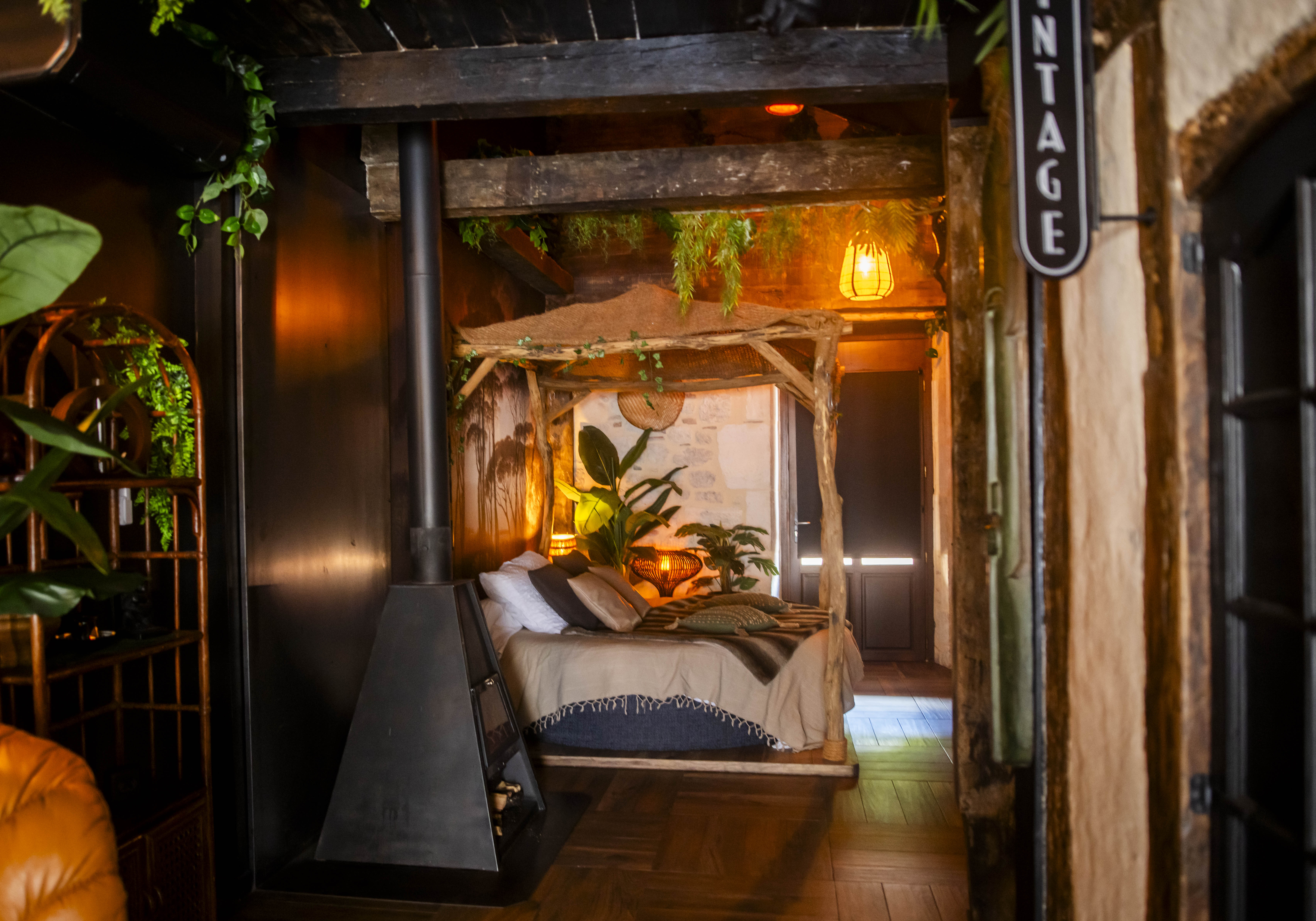 Le Crépuscule & Spa : une évasion sensorielle en Midi-Pyrénées à Montpezat De Quercy — vue intérieure