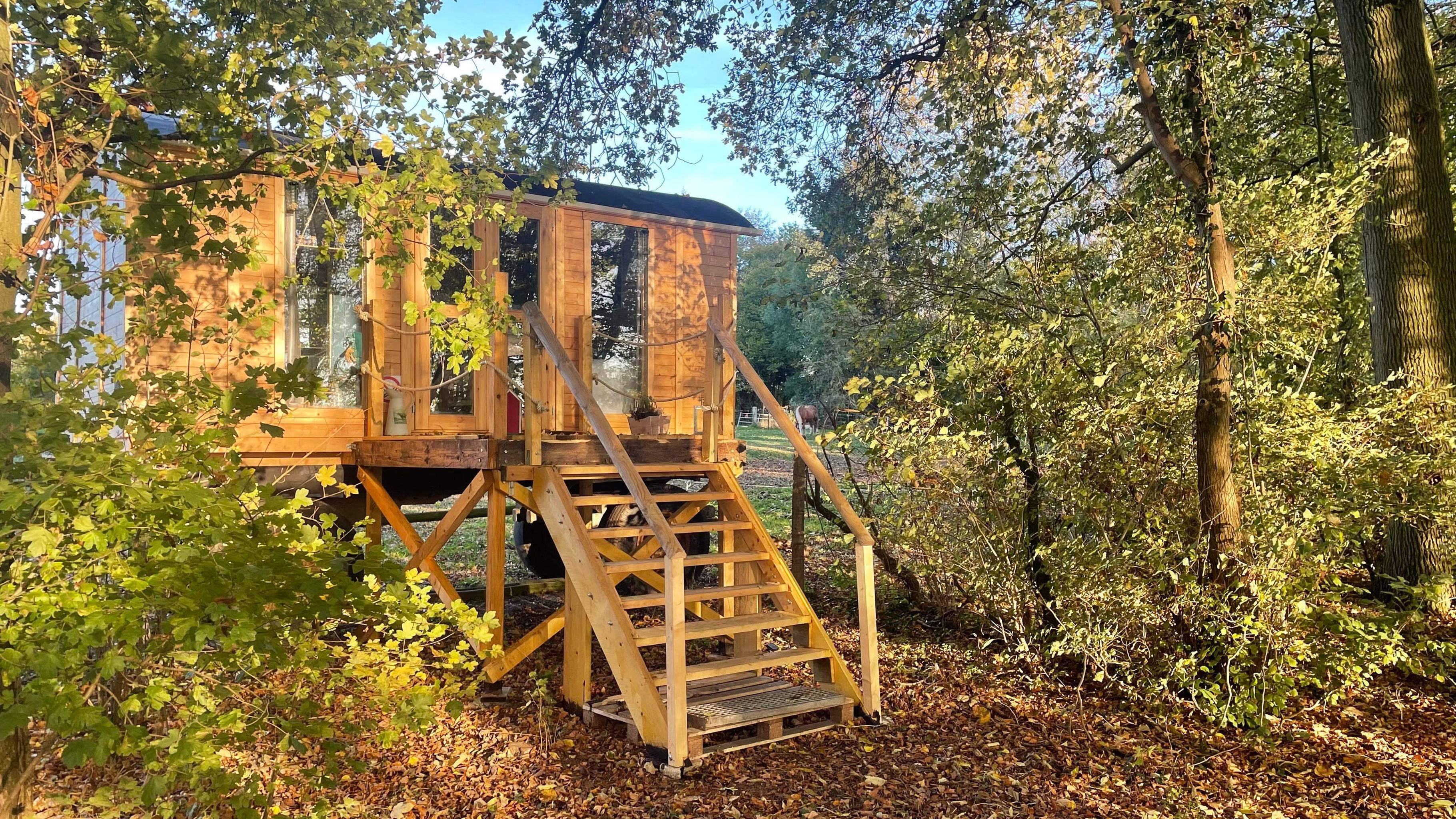 La roulotte "Dentelles et enchantements" — Séjour romantique avec spa à Nord