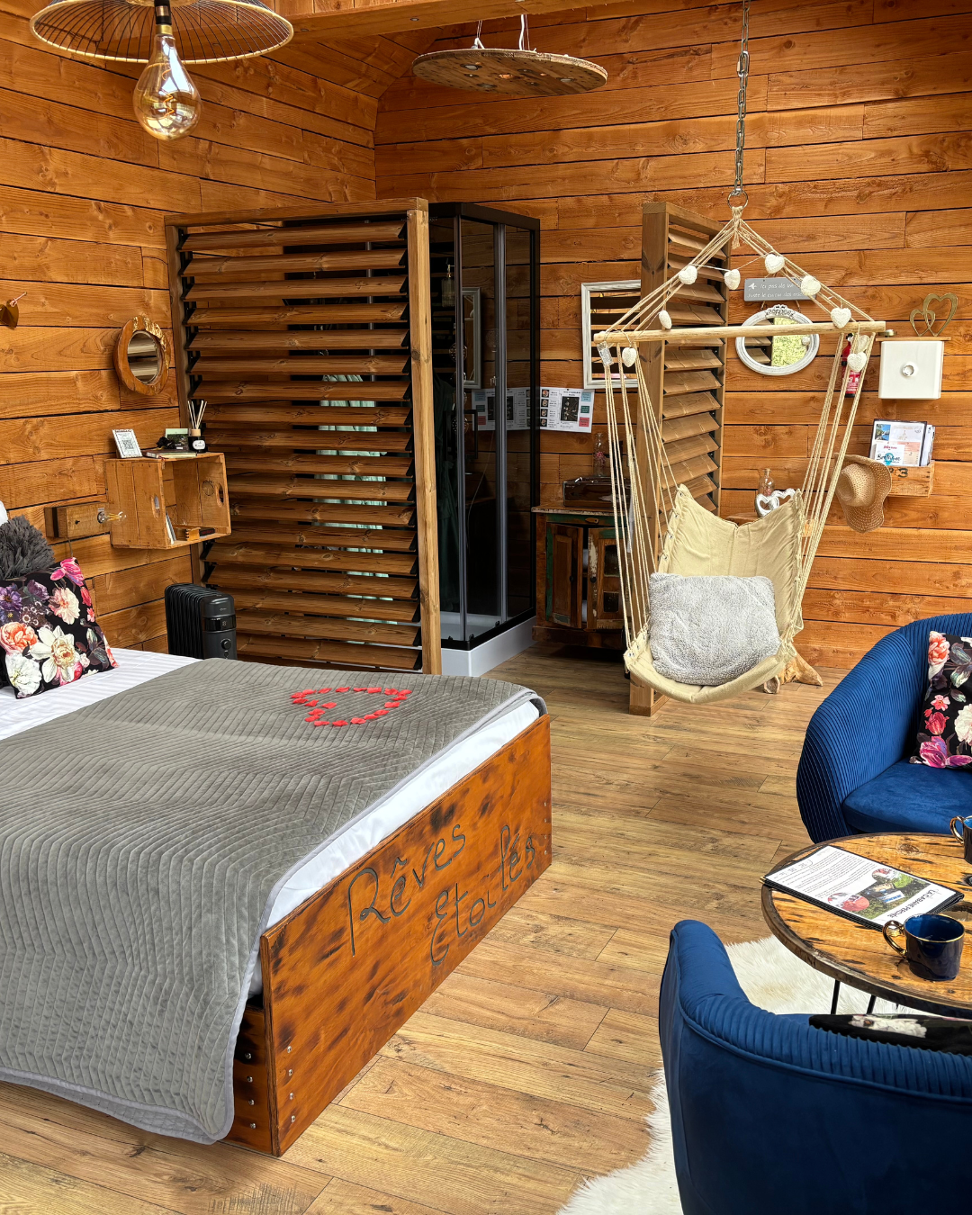Cabane perchée & Spa — Nuit romantique en Bretagne à Quimper — espace de vie