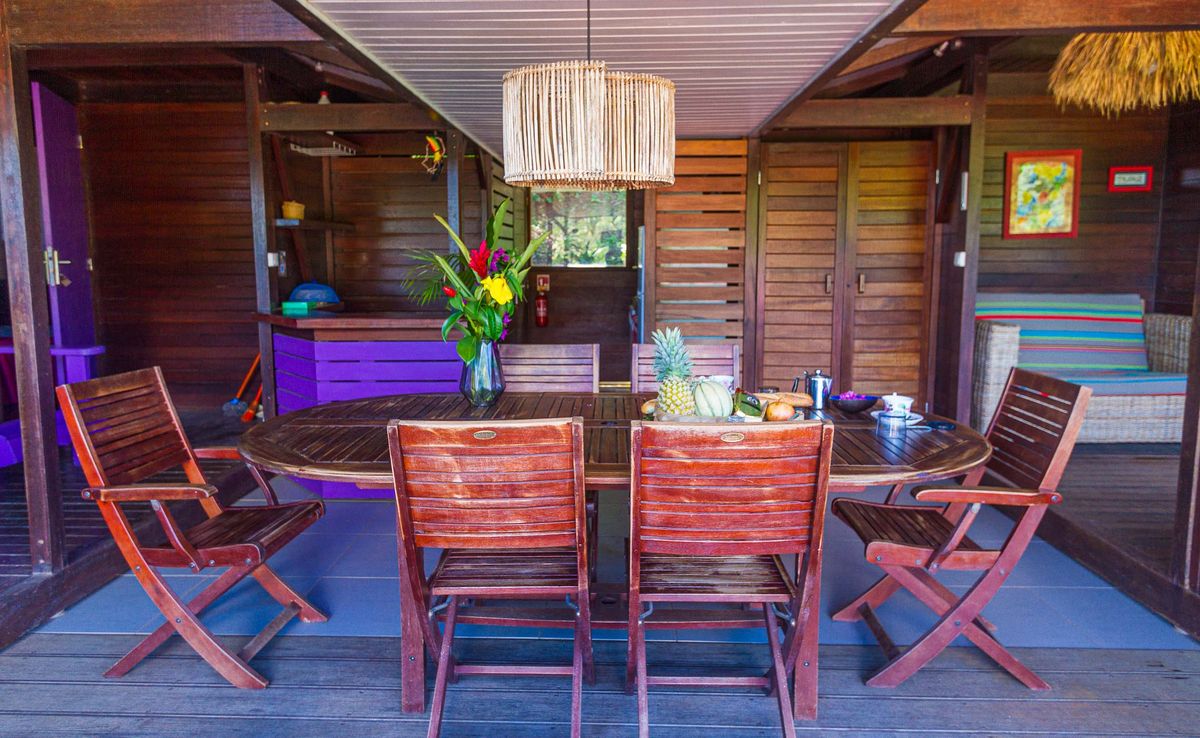 Bungalow Famille Grande Anse : une cabane au cœur des DOM-TOM à Grande Anse — espace de vie