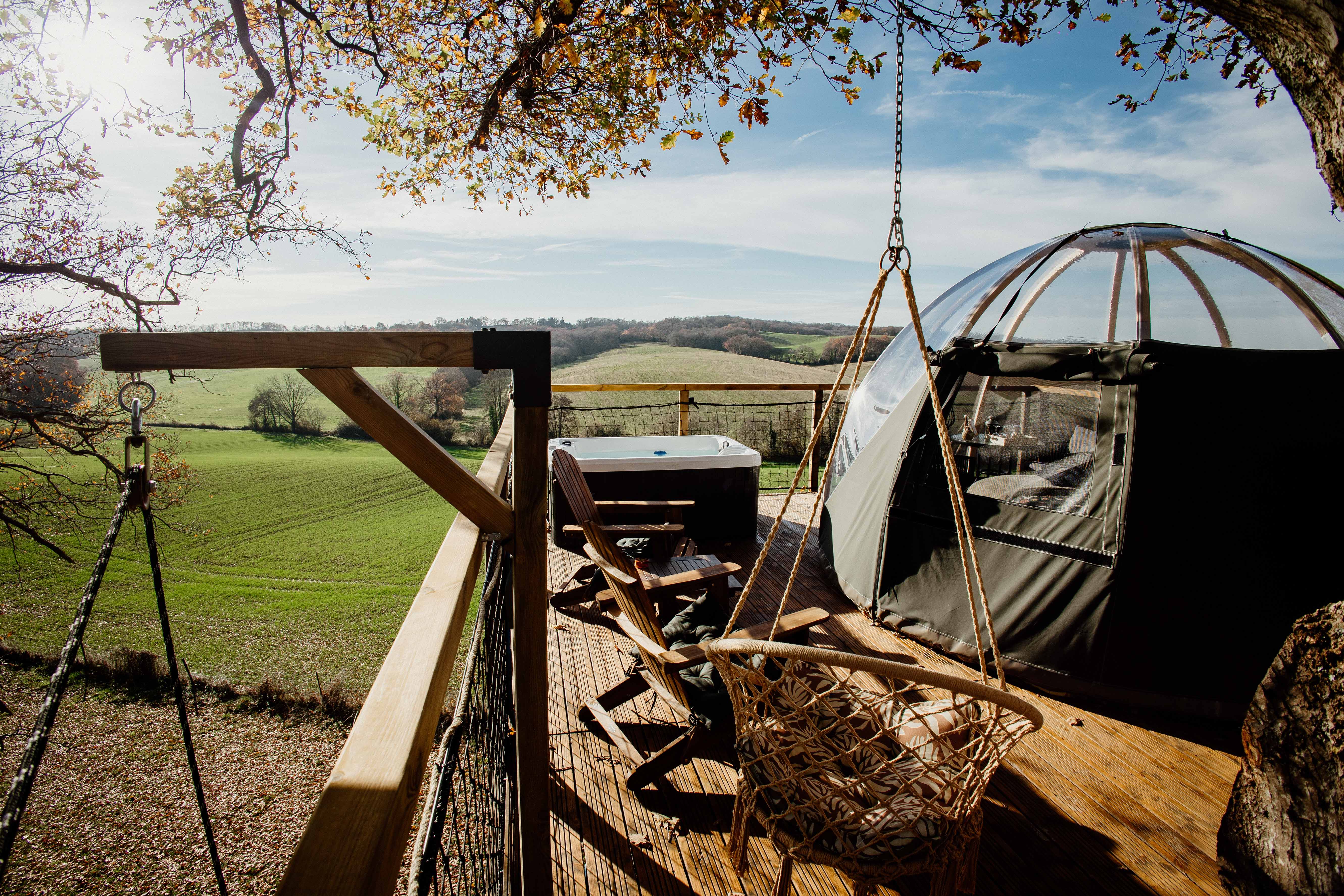 Bulle au sommet du Chêne & Spa — Nuit perchée à 6m dans le Gers à Lartigue — vue intérieure
