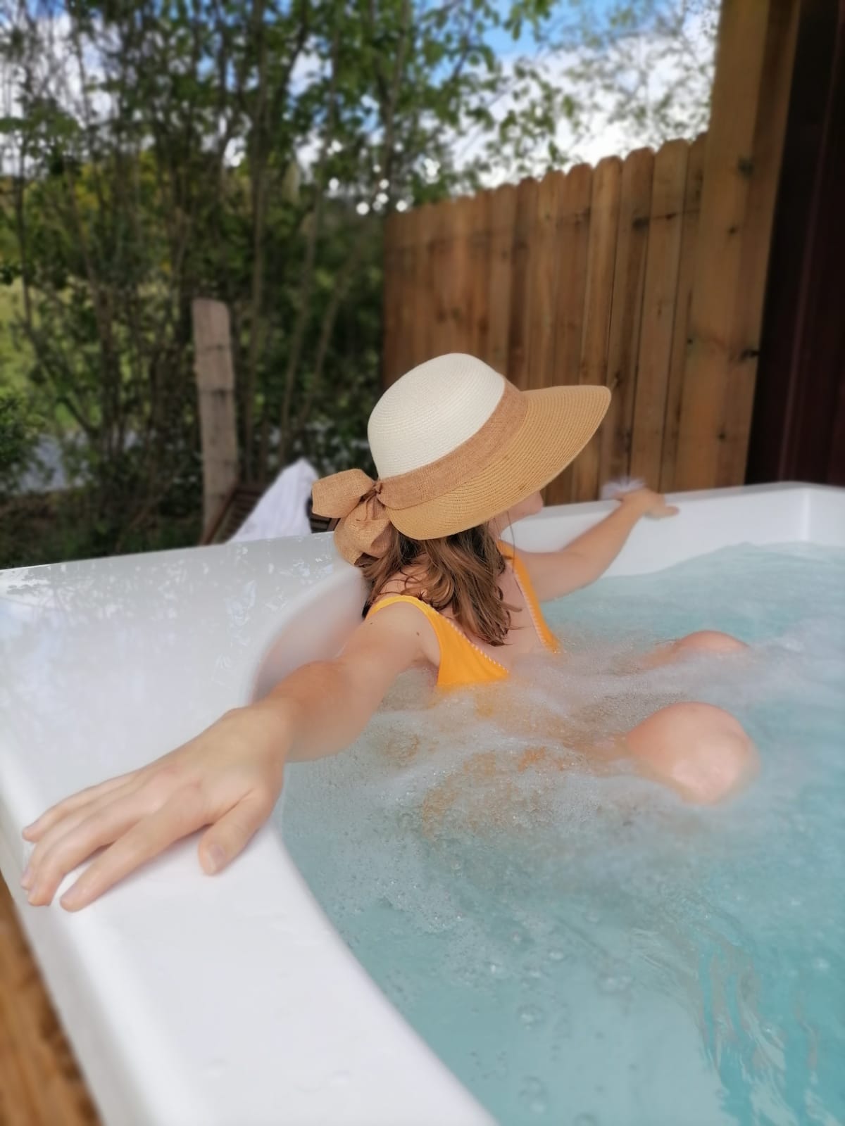 La Roulotte Kala : une escapade bien-être en Pays de la Loire à Champfremont — salle de bain