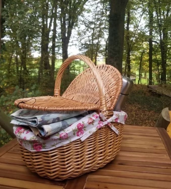 La roulotte "Dentelles et enchantements" — Séjour romantique avec spa à Nord à Lille — cuisine