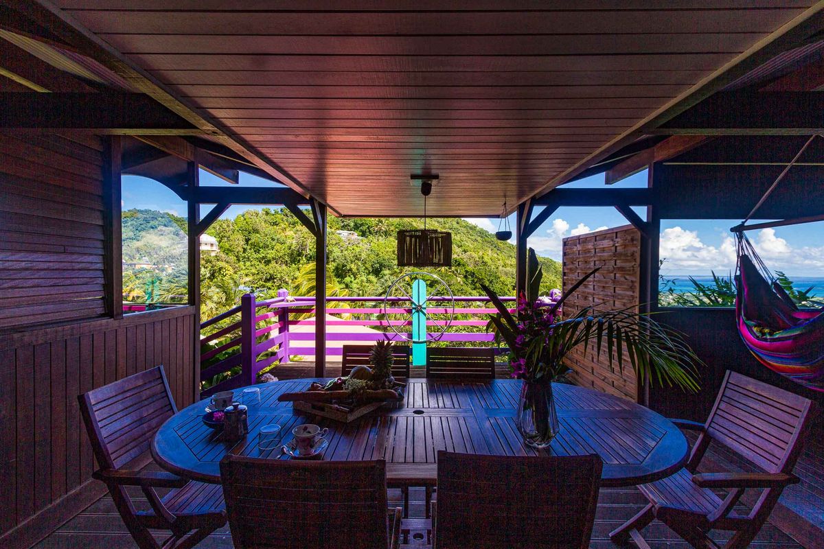 Bungalow Famille Grande Anse : une cabane au cœur des DOM-TOM à Grande Anse — salle de bain