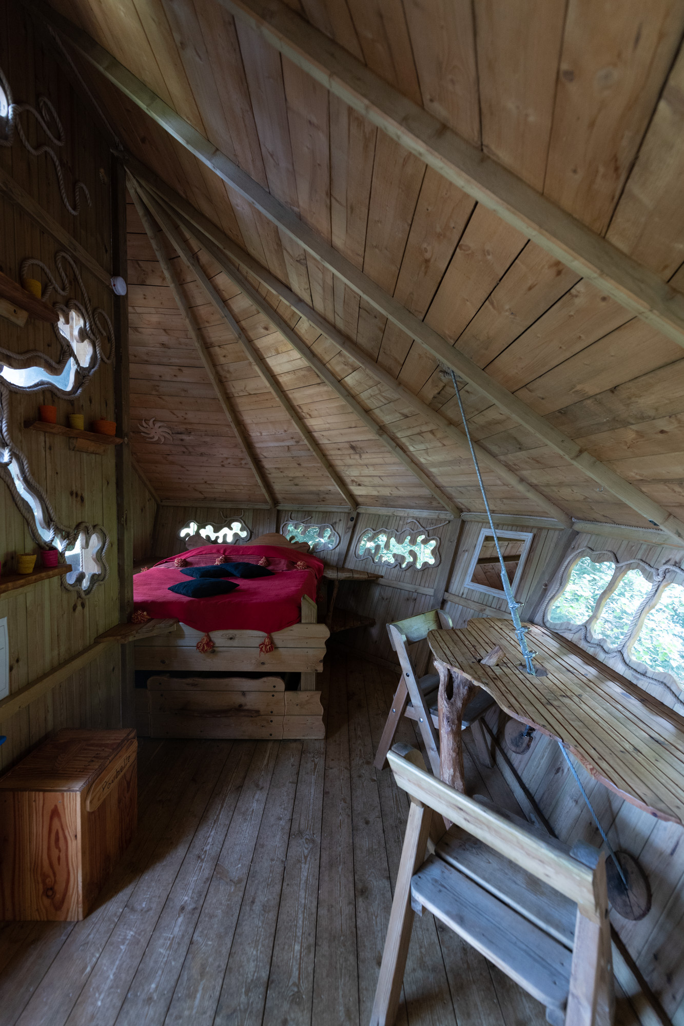 Cabane Ecureuil : une immersion dans les arbres en Rhône-Alpes à Saint-Julien-Labrousse — salle de bain