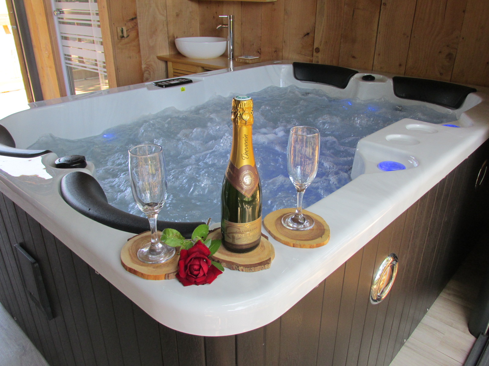 La Cabane Spa de Gardelac : une échappée belle en Aquitaine à Saint Remy Sur Lidoire — cuisine