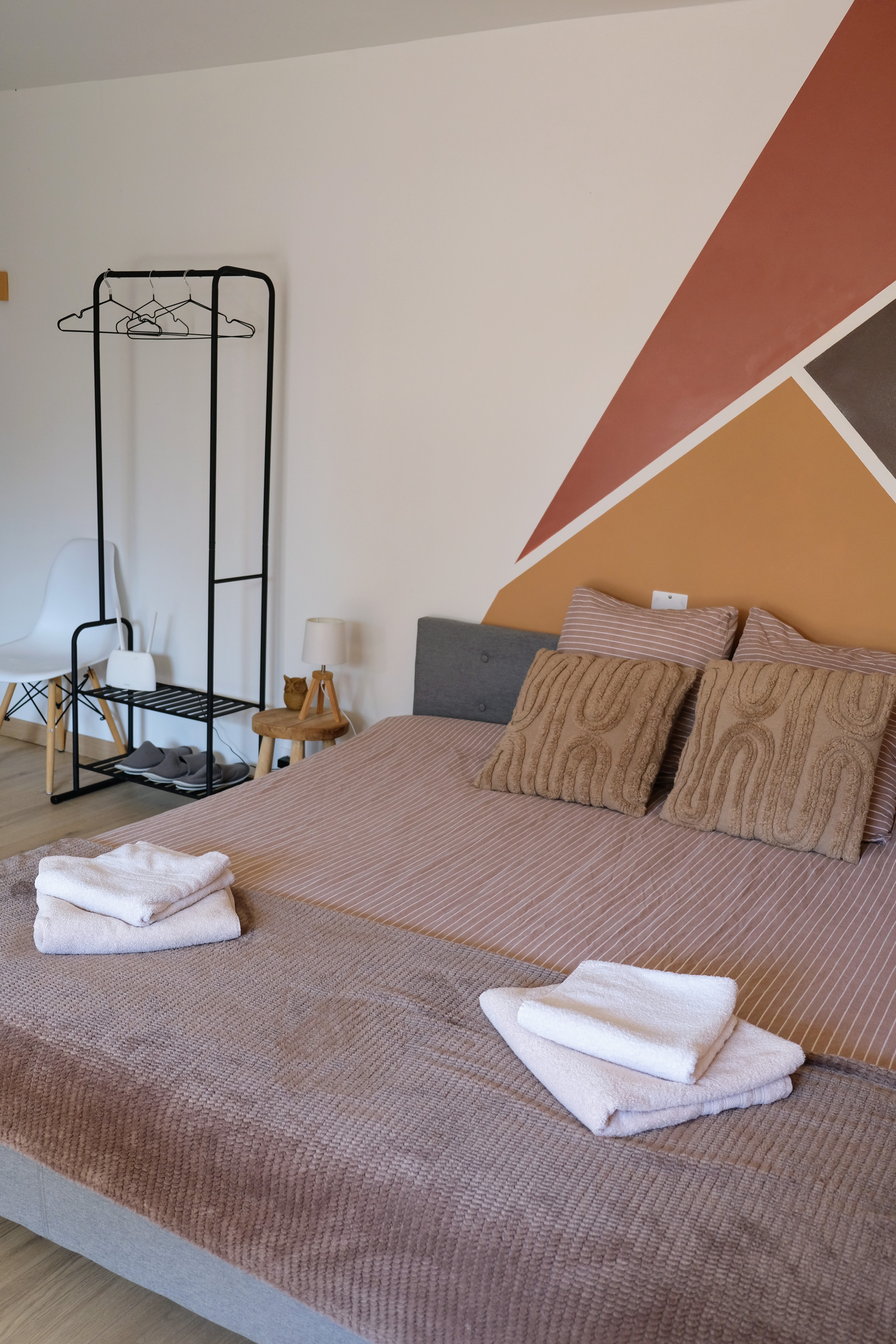 Studio avec étang — Maison insolite Nature & calme à 1h30 de Paris à Mesnil-Rousset — vue intérieure