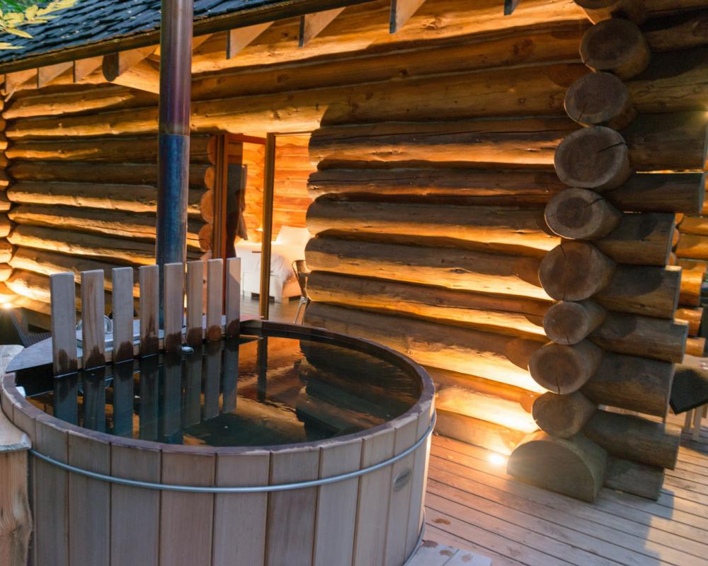 Chalet Spa de Prestige : une évasion sensorielle en Aquitaine à Lanouaille — espace de vie