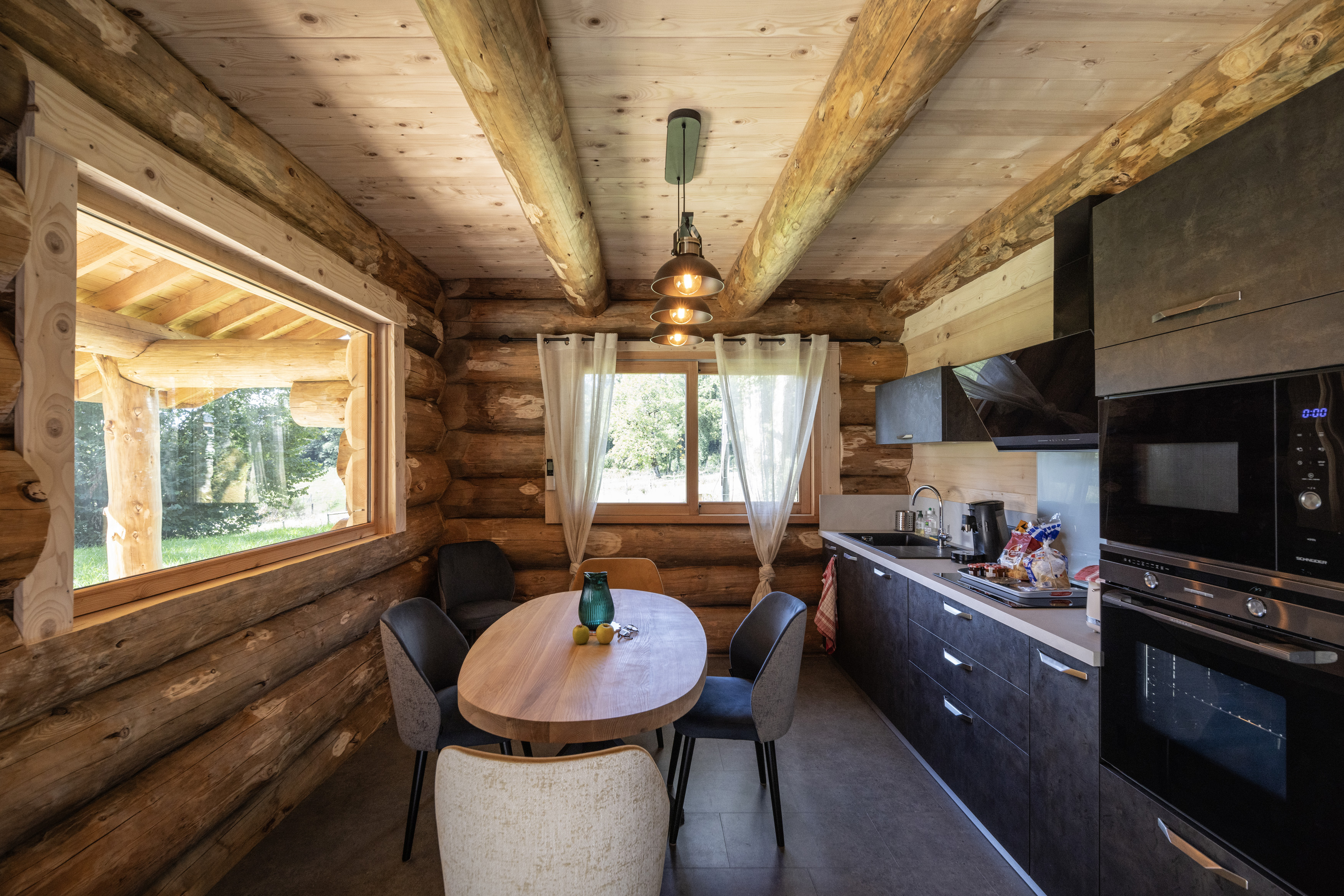 Gîte Le Chammet : un chalet enchanteur en Limousin à Faux-La-Montagne — espace de vie