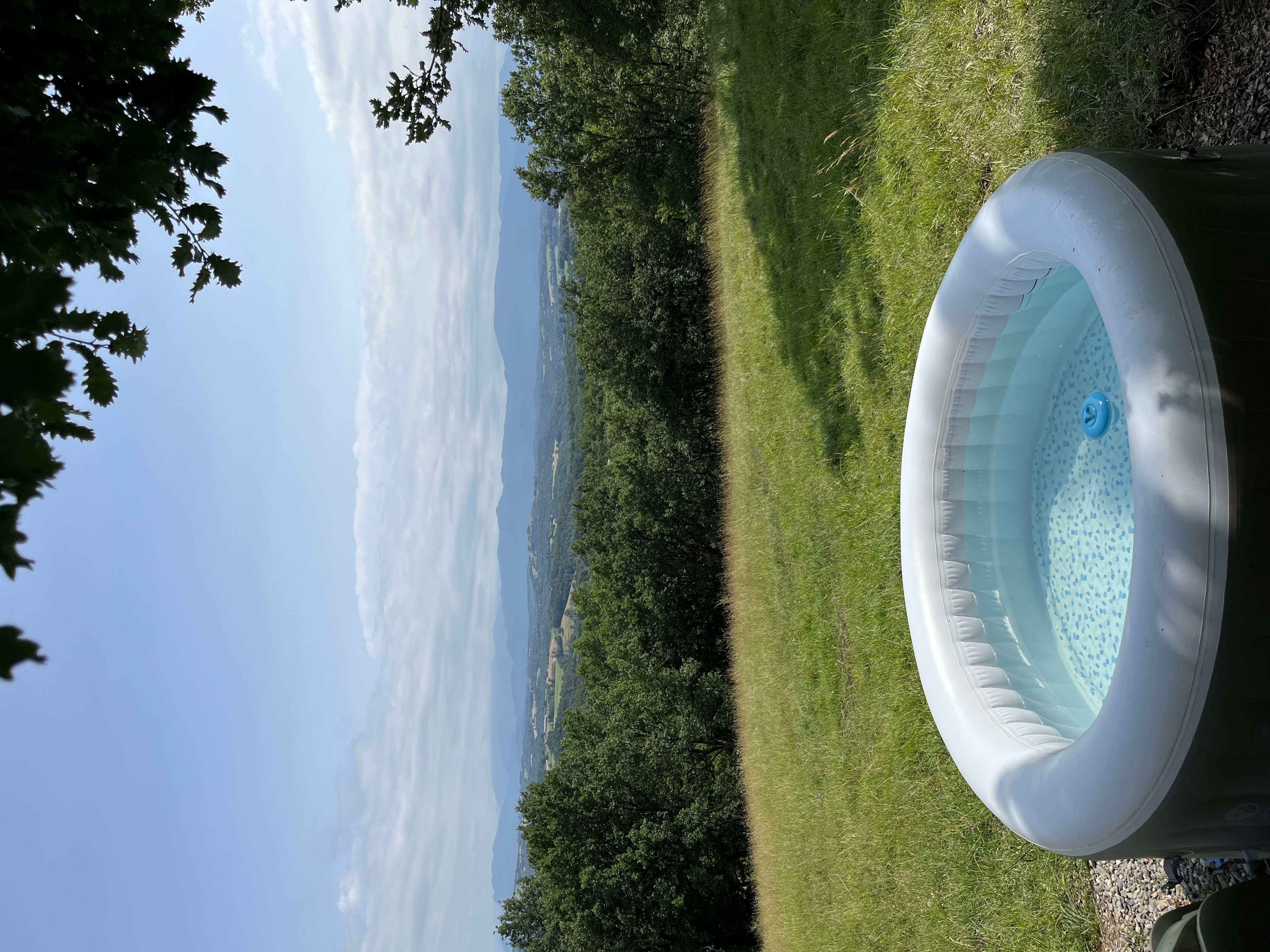Bulle face aux Pyrénées ! — Nuit insolite avec spa à Haute-Garonne à Toulouse — salle de bain
