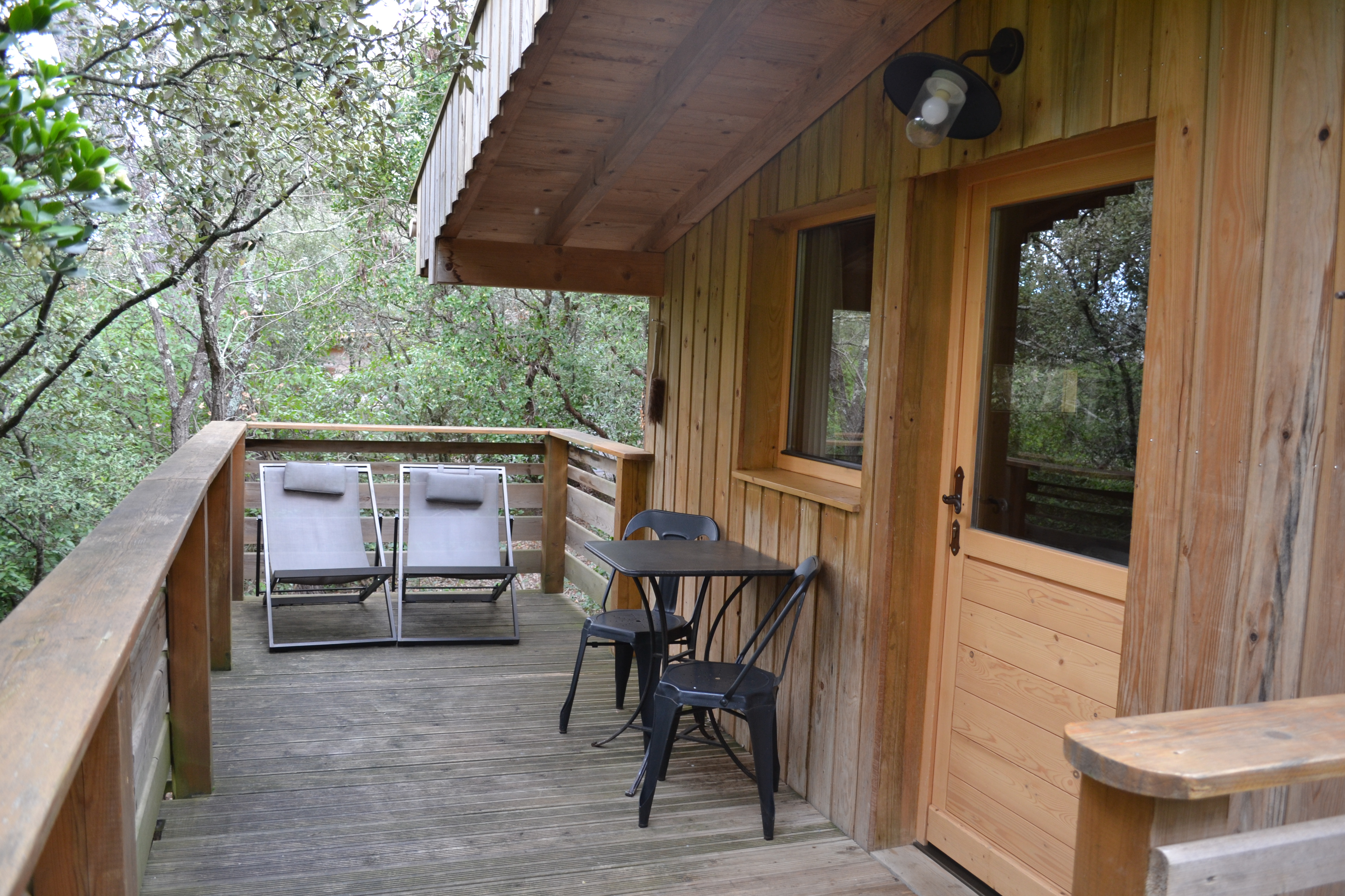 Cabane Cagna : une échappée sur pilotis en pleine nature à Villalier — cuisine