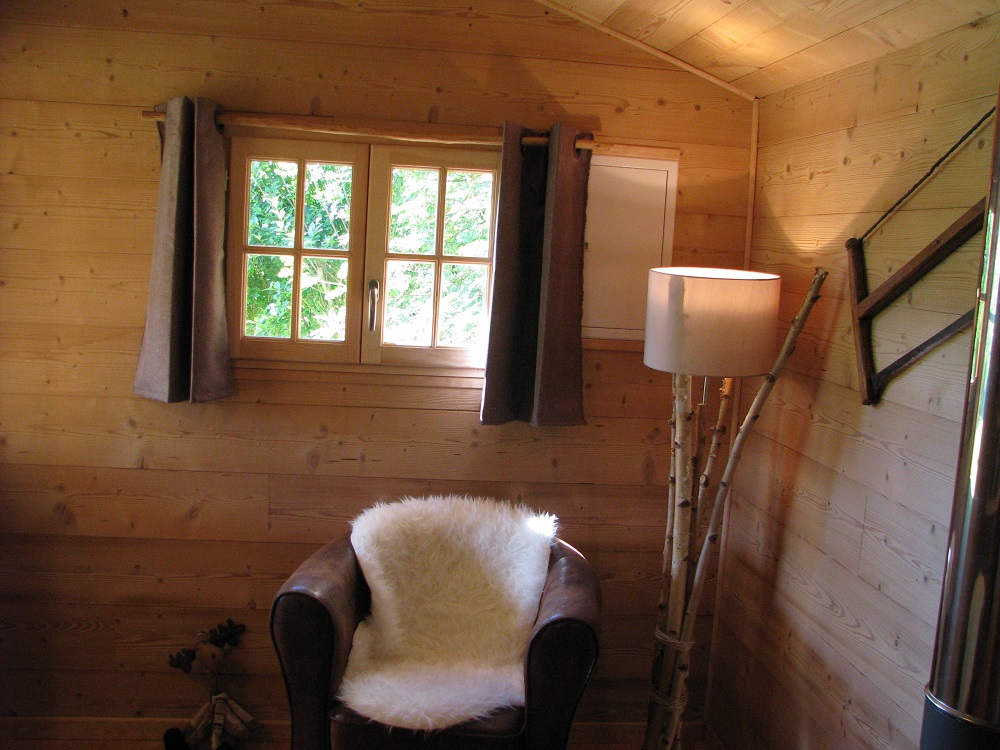 La Cabane du Trappeur : une expérience immersive en pleine nature à Ore — vue depuis la terrasse
