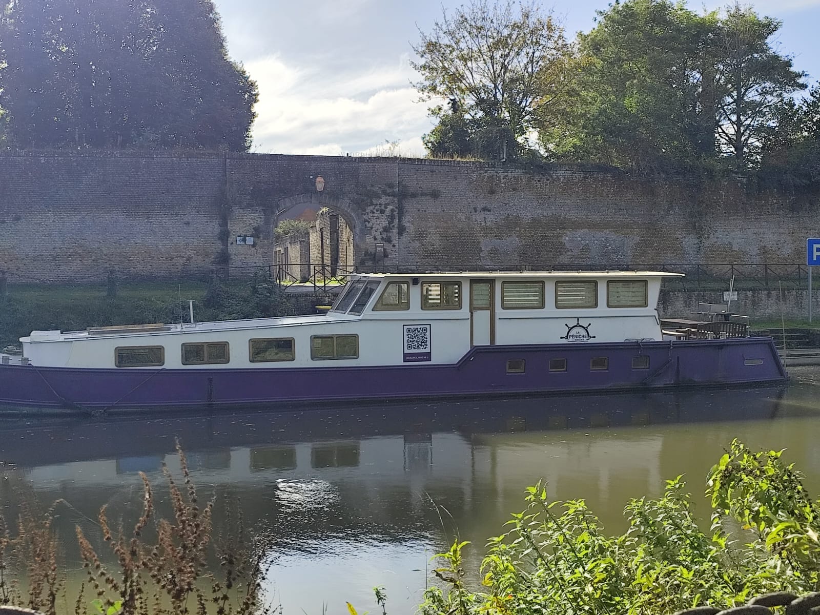 La péniche de Bergues : une expérience flottante en Hauts-de-France à Bergues — espace de vie