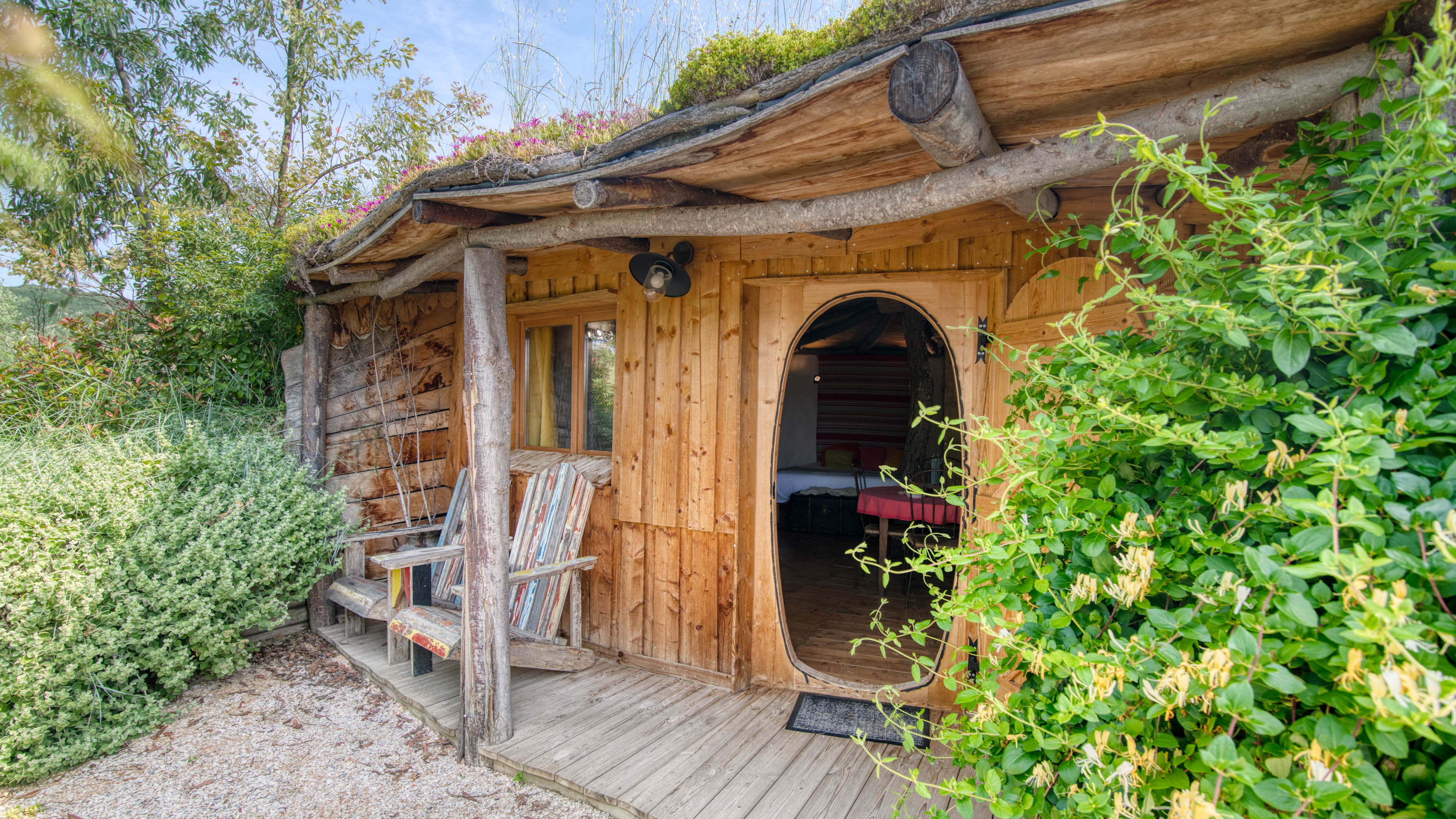 Évasion dans une maison de hobbit avec spa privatif à Villarzel Du Razès — salle de bain