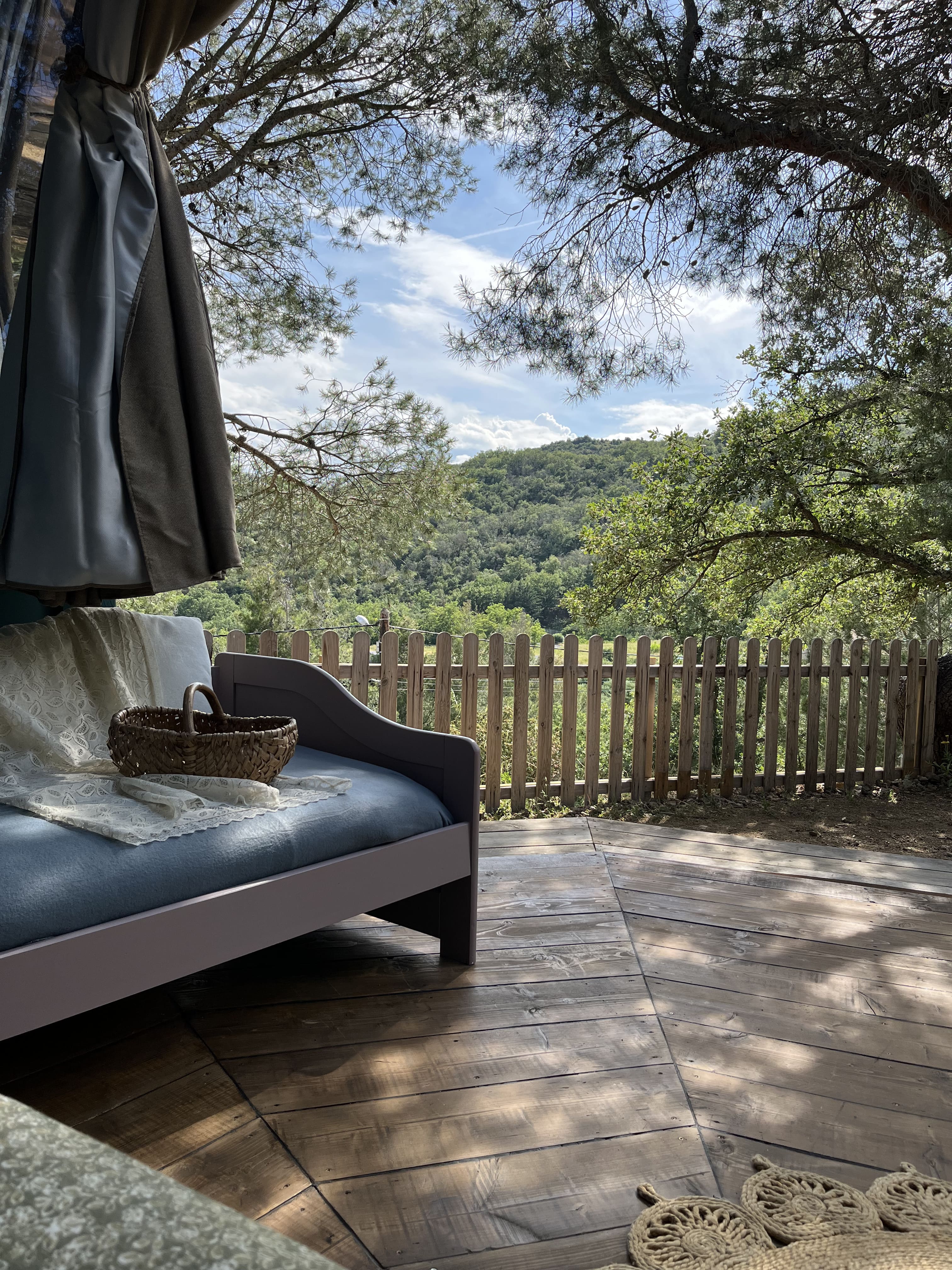 La Clochette et sa vue extraordinaire — Cabane dans les arbres avec spa à Pyrénées-Orientales à Perpignan — vue intérieure