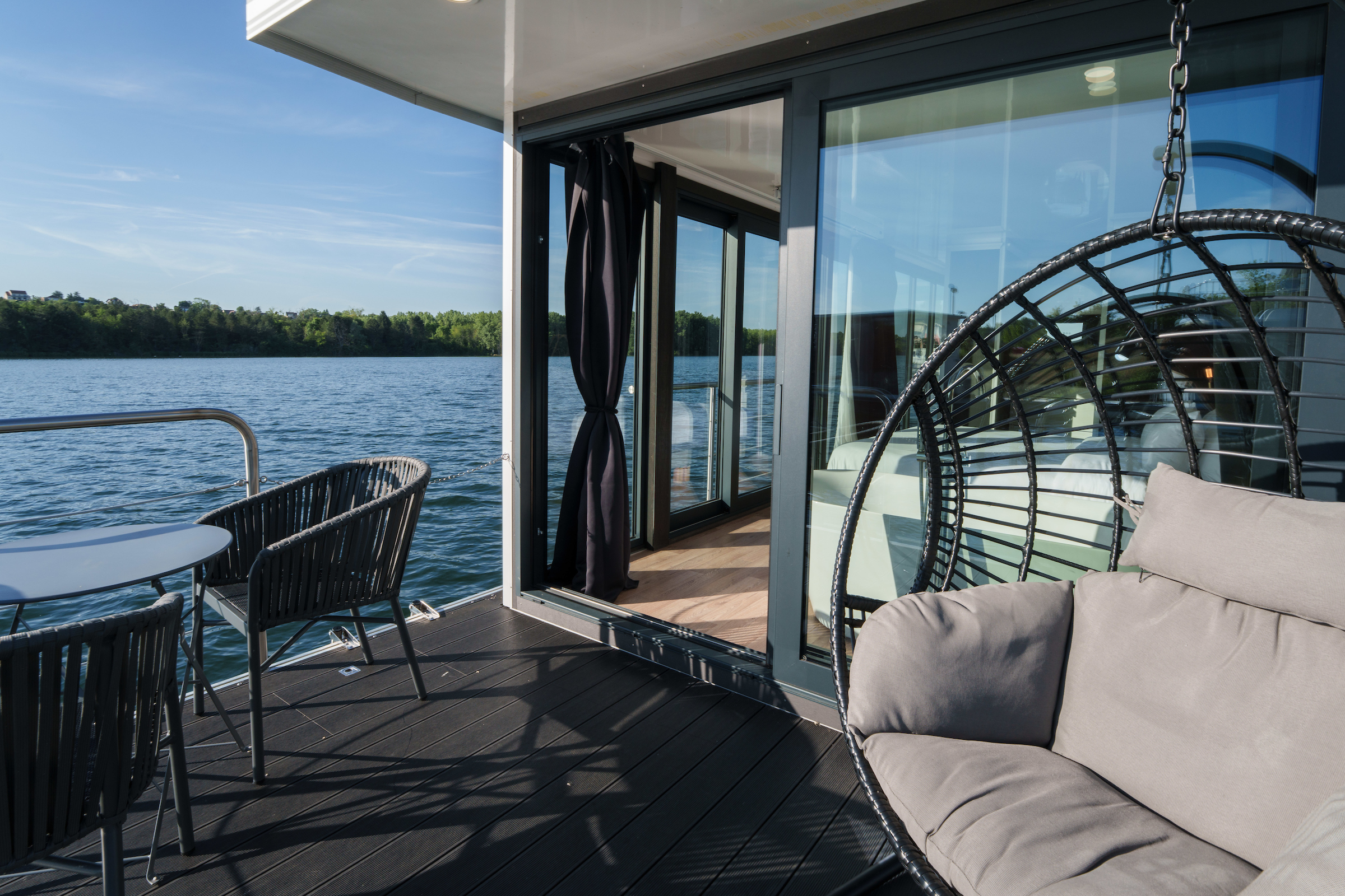 Suite flottante Panoramique — Maison flottante avec balnéo à Port Ilon (Yvelines) à Guernes — salle de bain