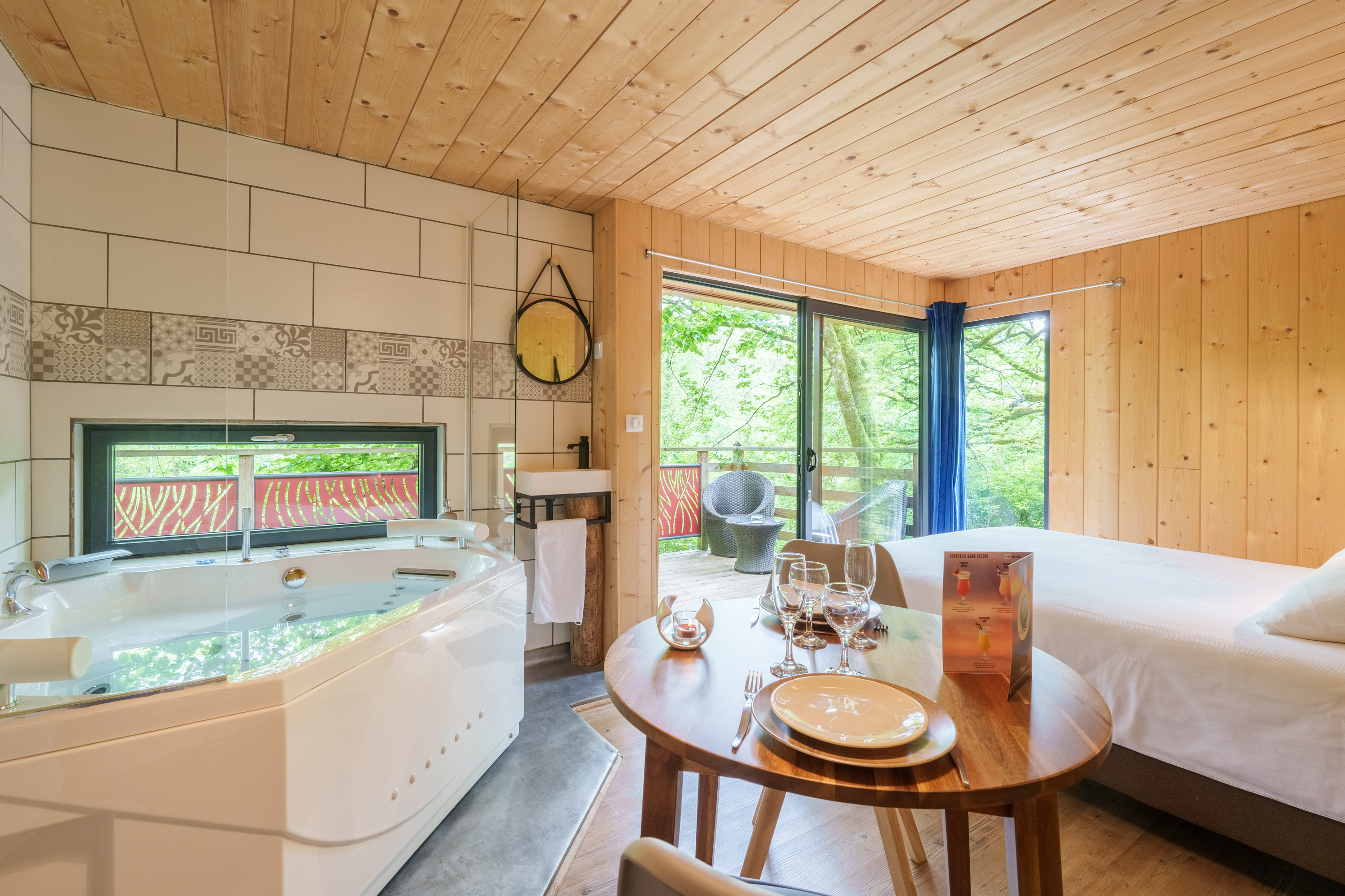 Cabane perchée Carpinus & Spa — Nuit romantique à 2m en Haute-Marne à Marnay-Sur-Marne — vue depuis la terrasse