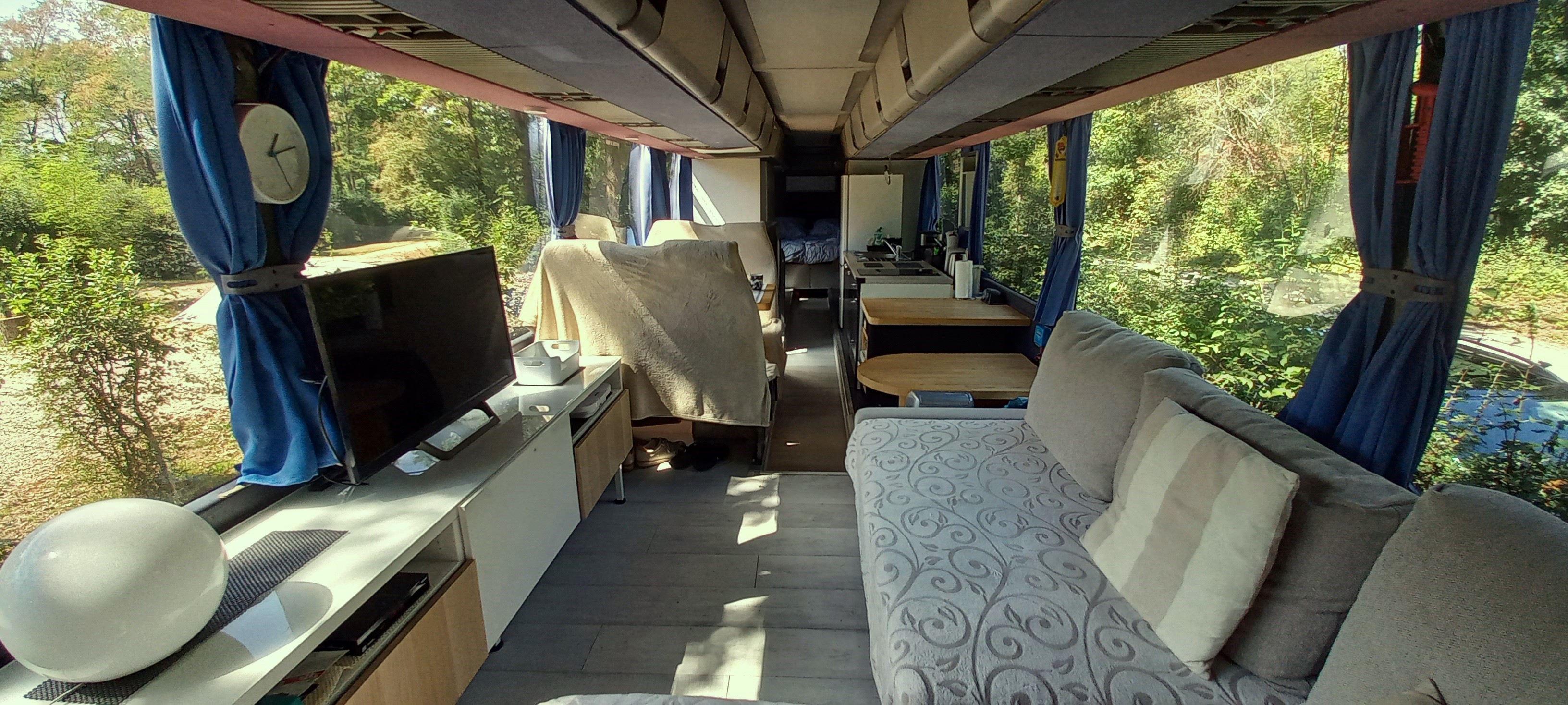 BUS Iliade — Nuit originale avec spa à Haute-Marne à Saint-Dizier — environnement naturel