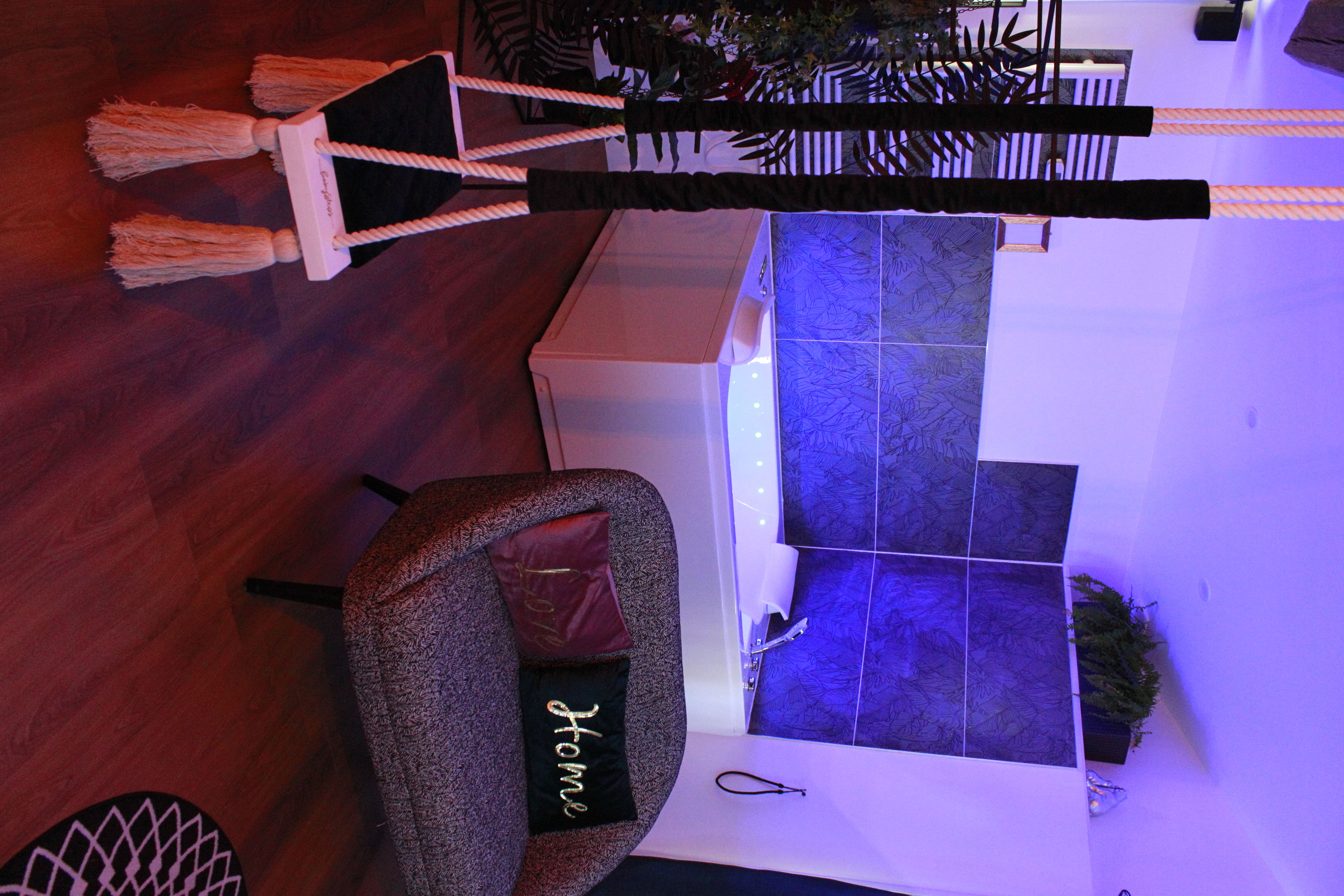 Évasion sensorielle au Love Home & Balnéo — Suite à Bois De Céné