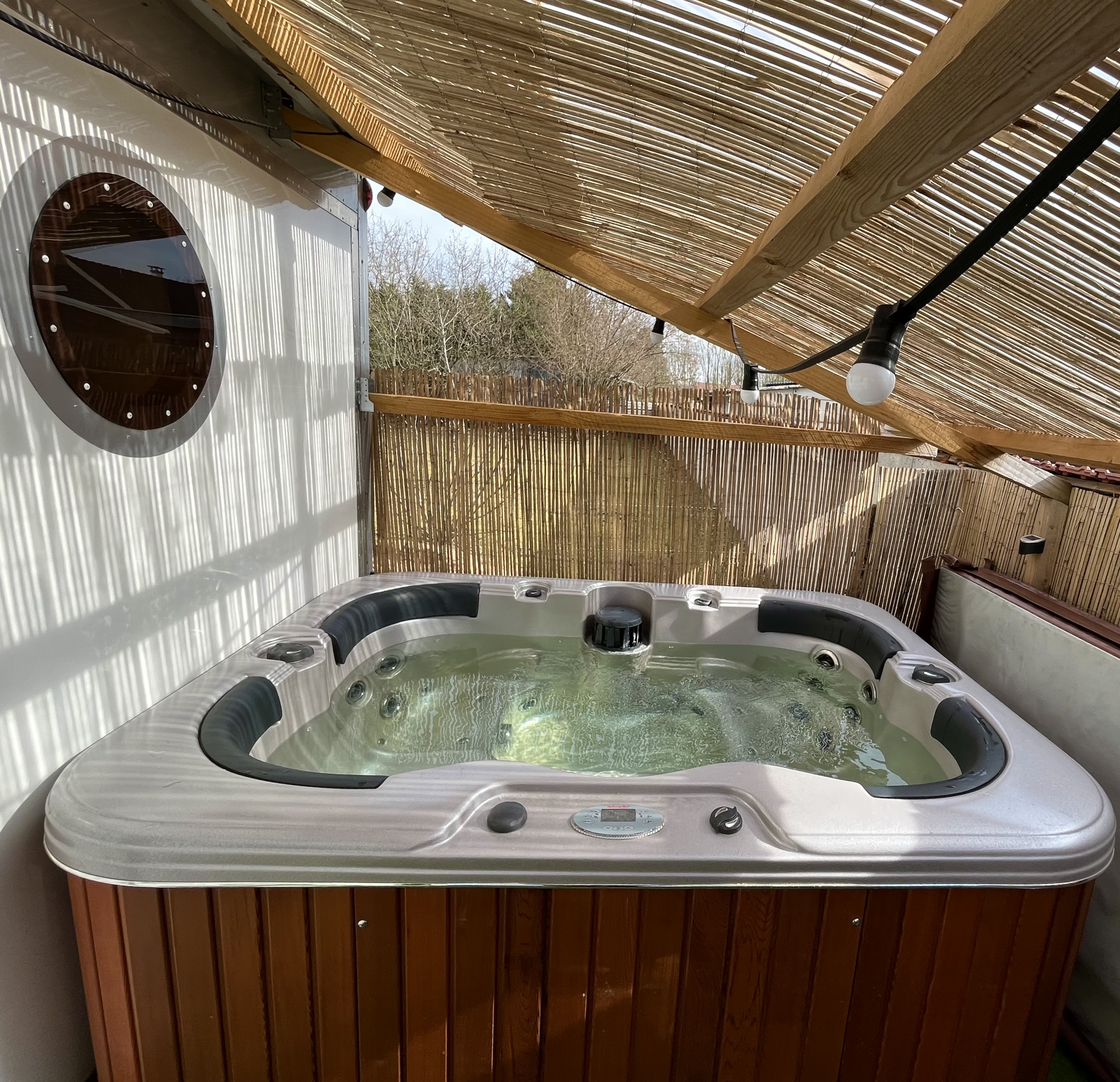 Scarabane & Spa : une expérience inclassable en Bourgogne à Sassenay — vue depuis la terrasse