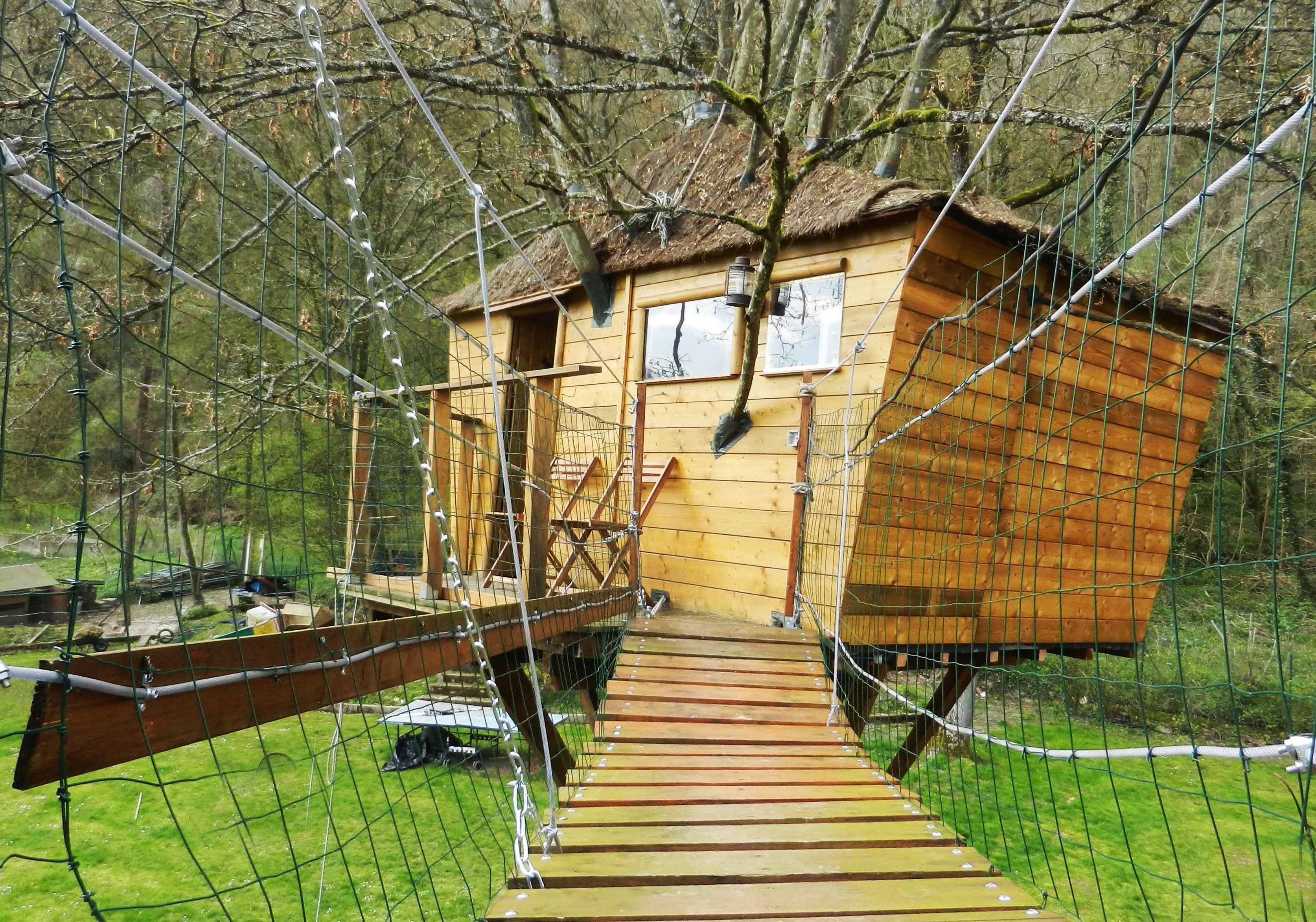 La Cabane du Charme : une expérience suspendue dans les arbres à Chamigny — vue depuis la terrasse