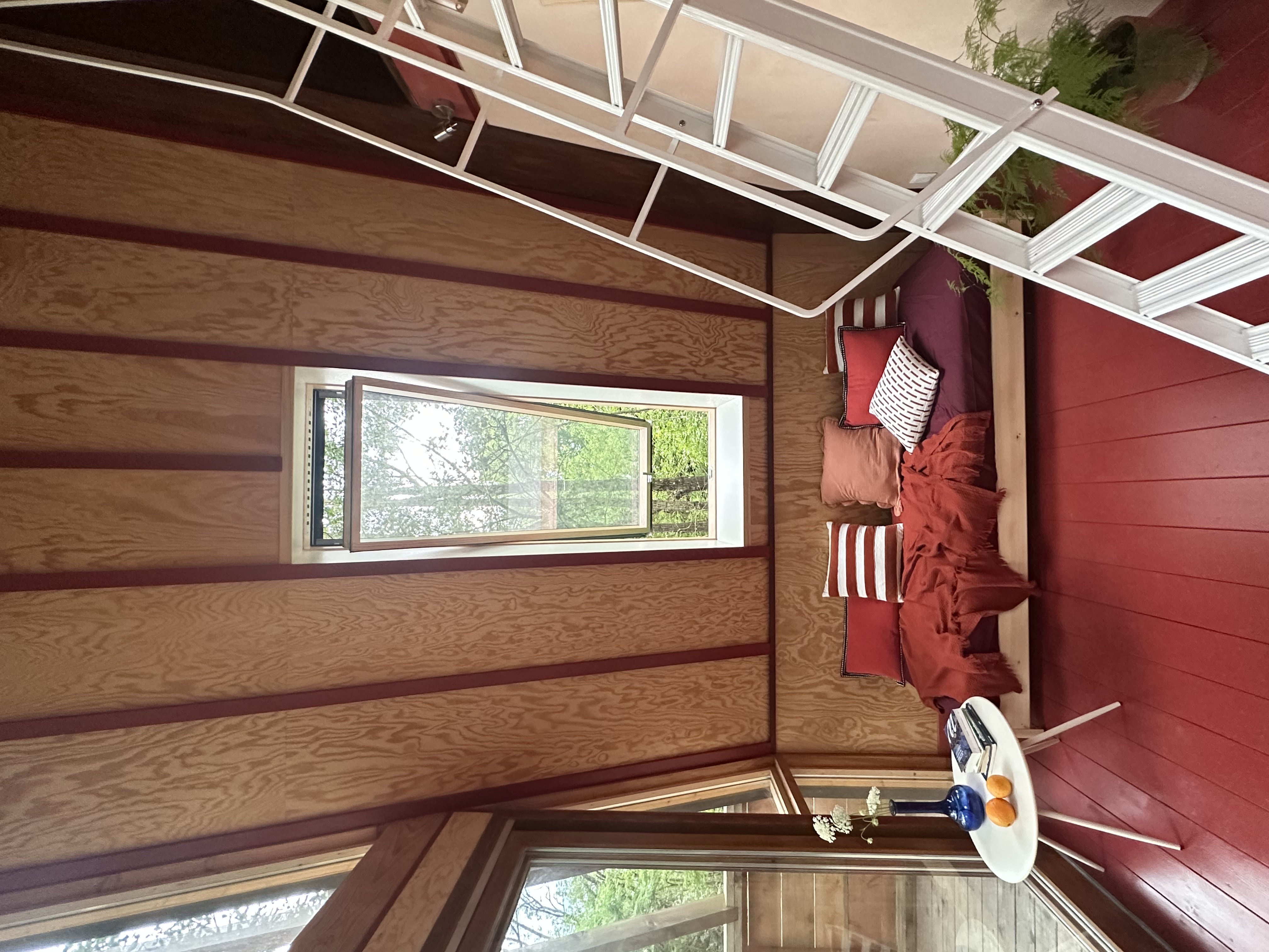 Matriochka : une cabane sur pilotis au cœur des Jardins Secrets à Vaulx — salle de bain