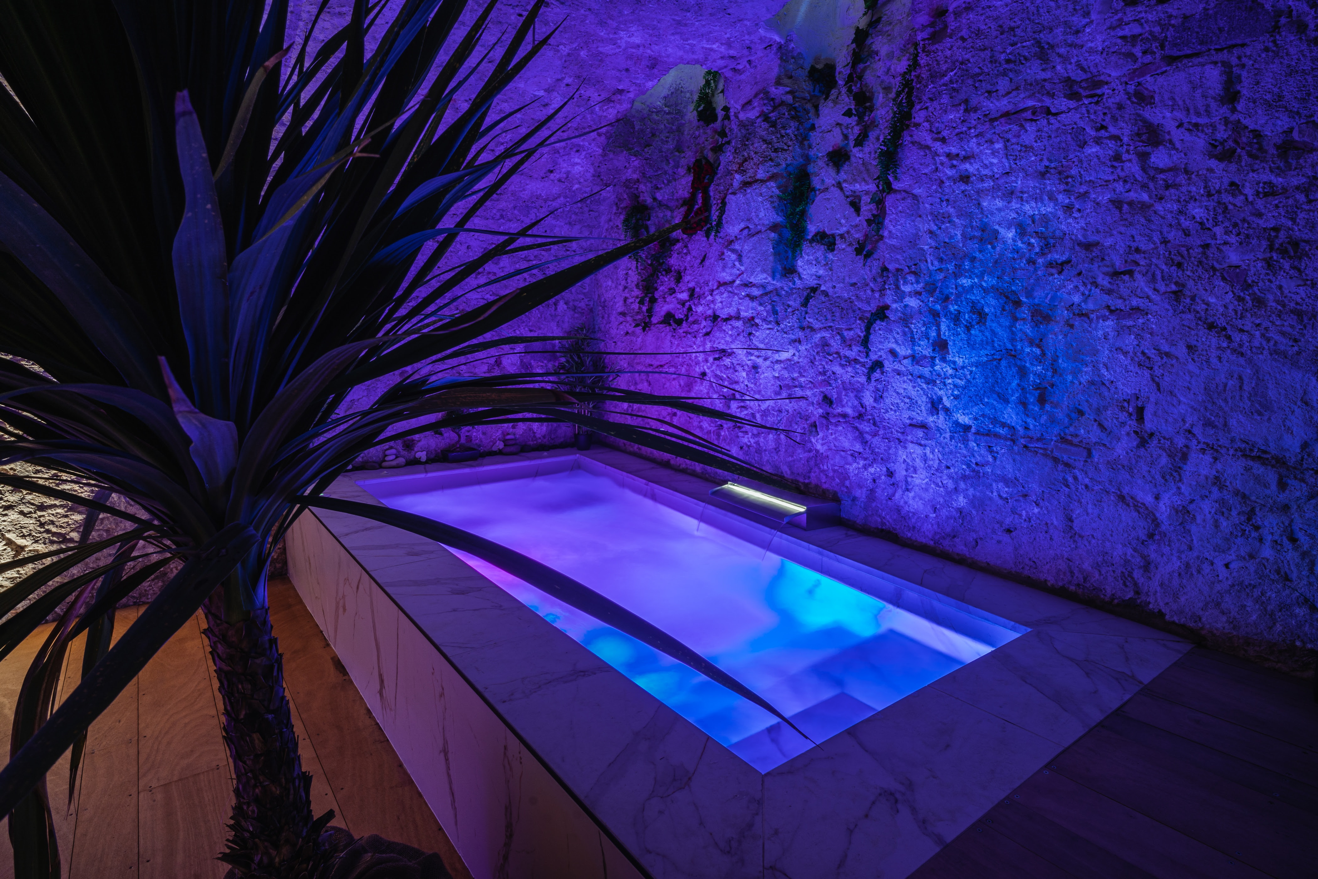 Chambre l'Envoûtée : une expérience immersive en Languedoc-Roussillon à Béziers — espace de vie