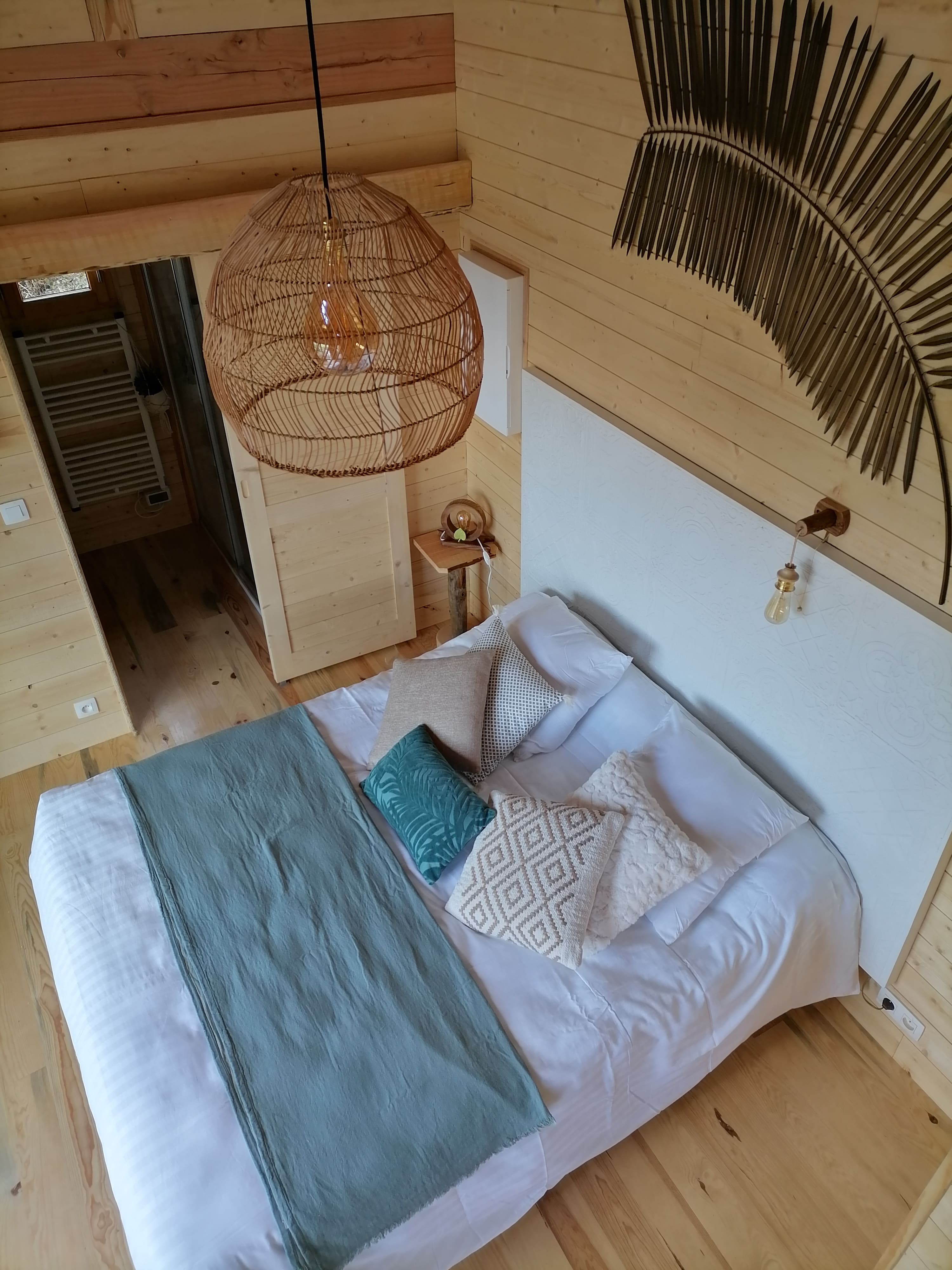 Cabane l'Embène & Spa : une escapade insolite en Auvergne à Carlat — détail architectural