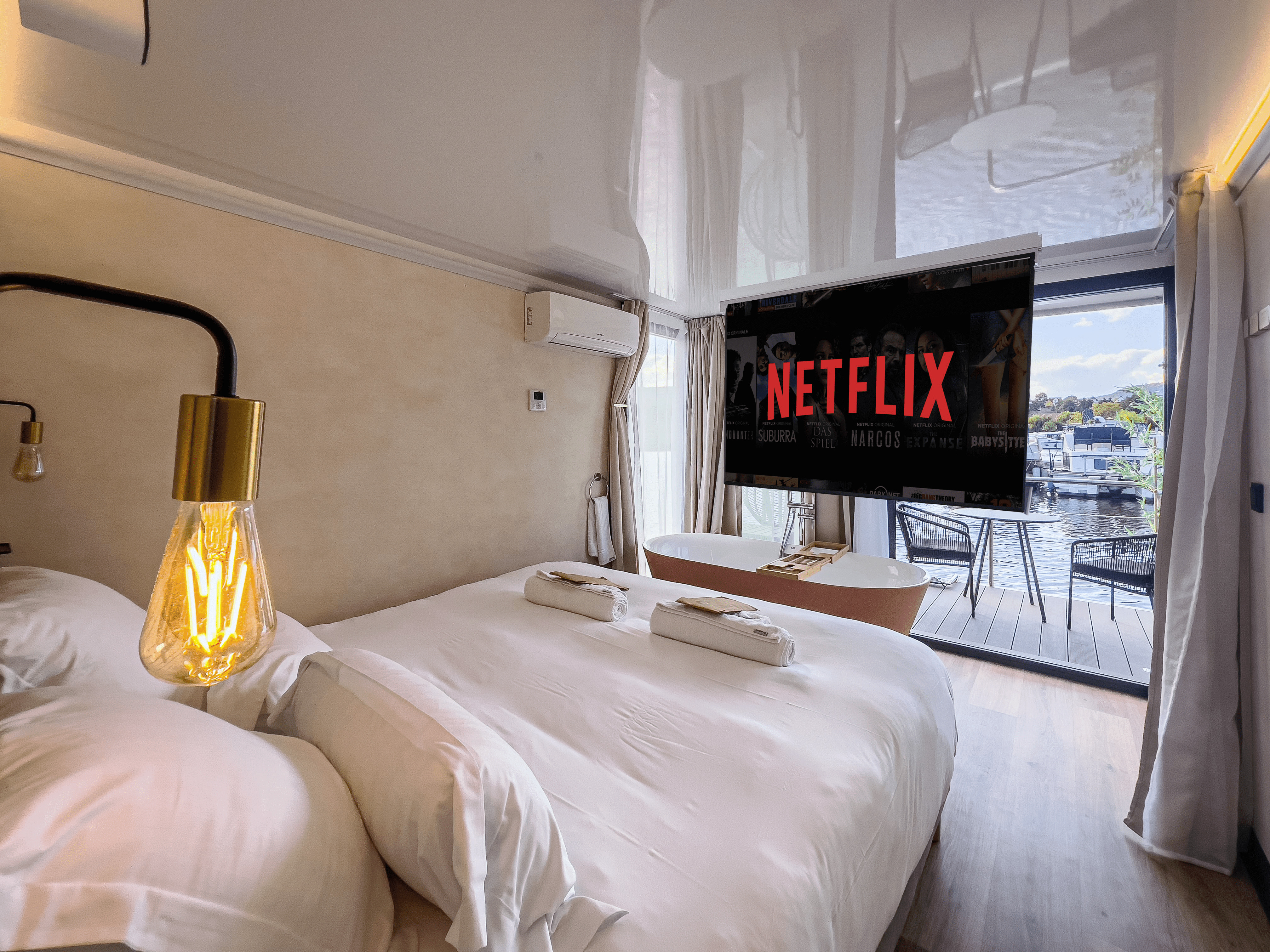 Évasion en Suite flottante Supérieure avec Balnéo en Alsace à Saverne — salle de bain