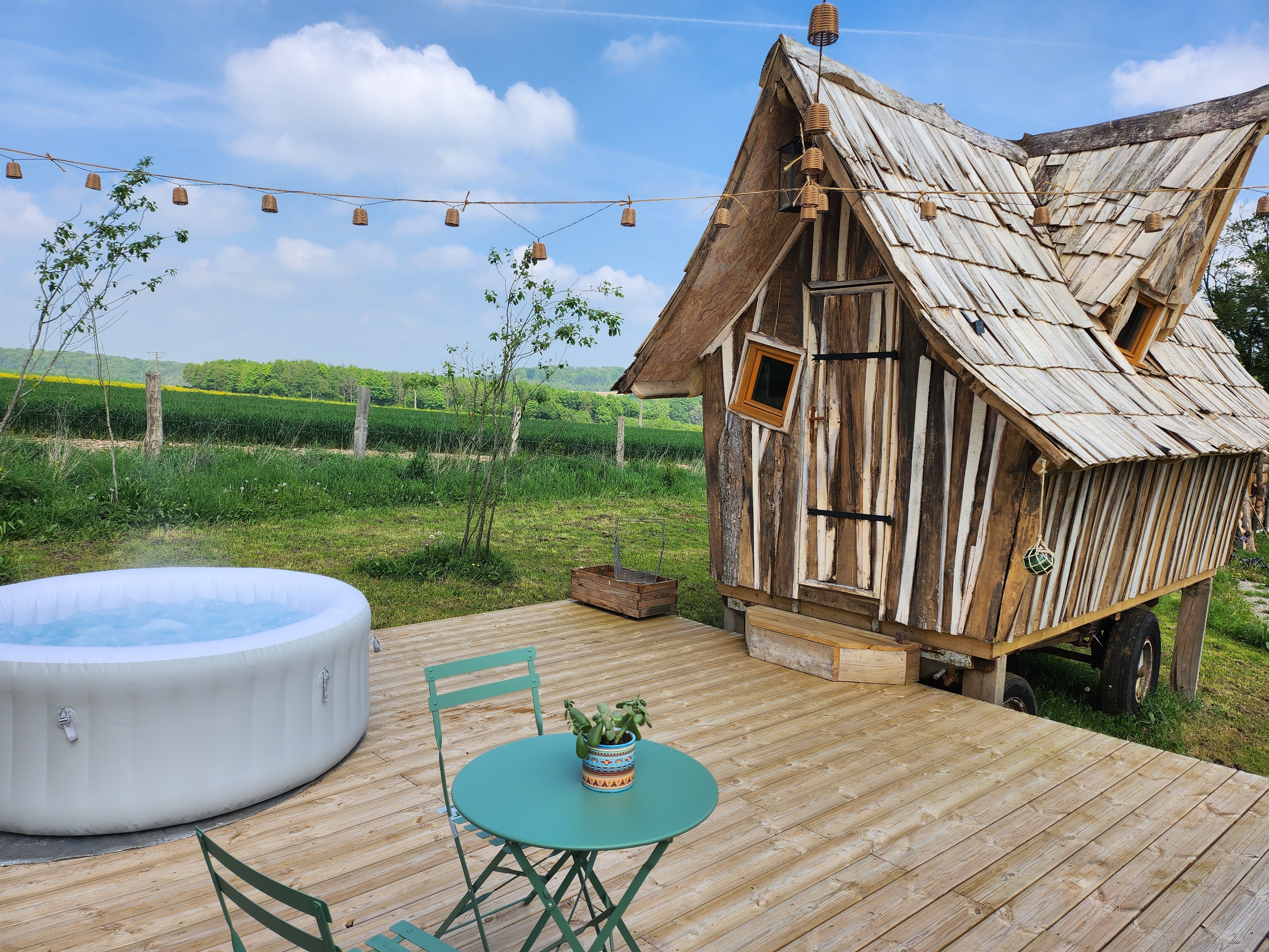 Tente Lotus nature : une expérience immersive en Picardie à Lanches-Saint-Hilaire — vue depuis la terrasse