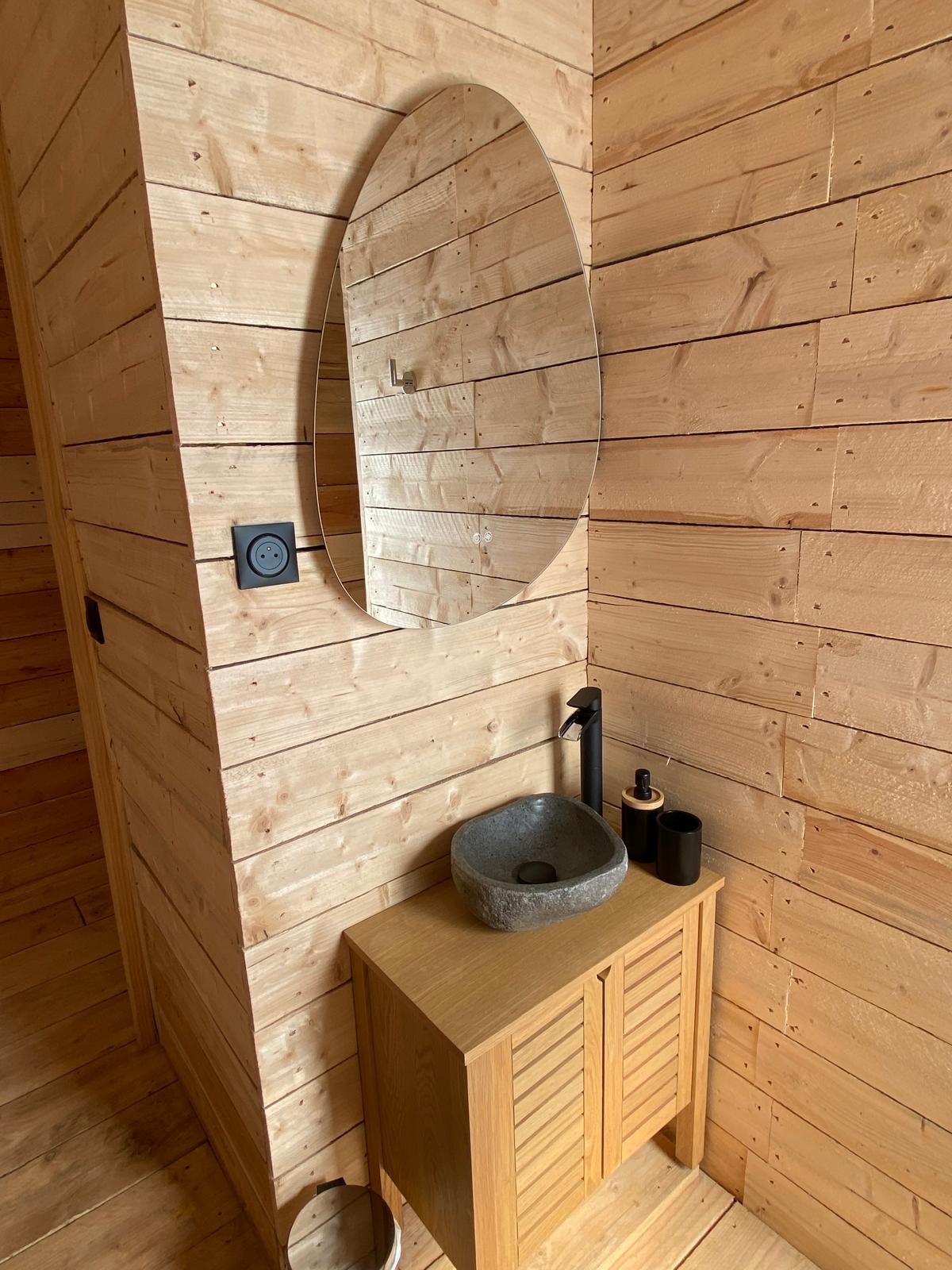 Le Refuge des Saisons — Cabane avec spa à Compiègne (Oise) à Compiègne — vue depuis la terrasse