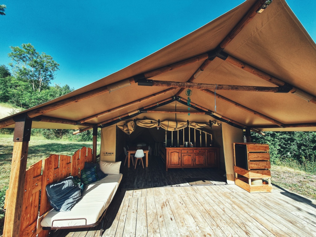 Tente Lodge Grenade : une expérience immersive en pleine nature à Dun — cuisine