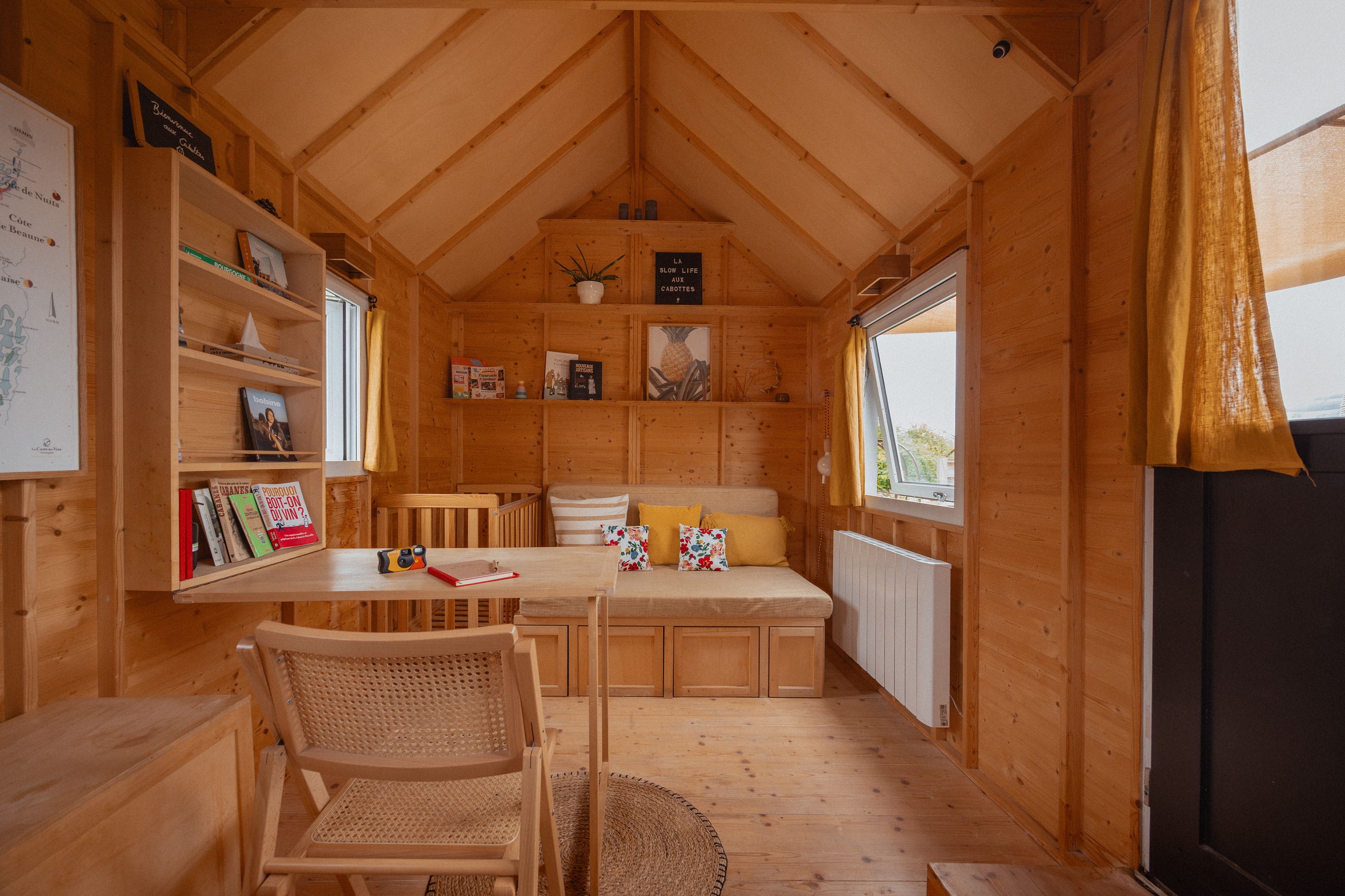 Cabotte Jaune & Spa — Tiny House avec terrasse à Saône-et-Loire à Genouilly — vue intérieure