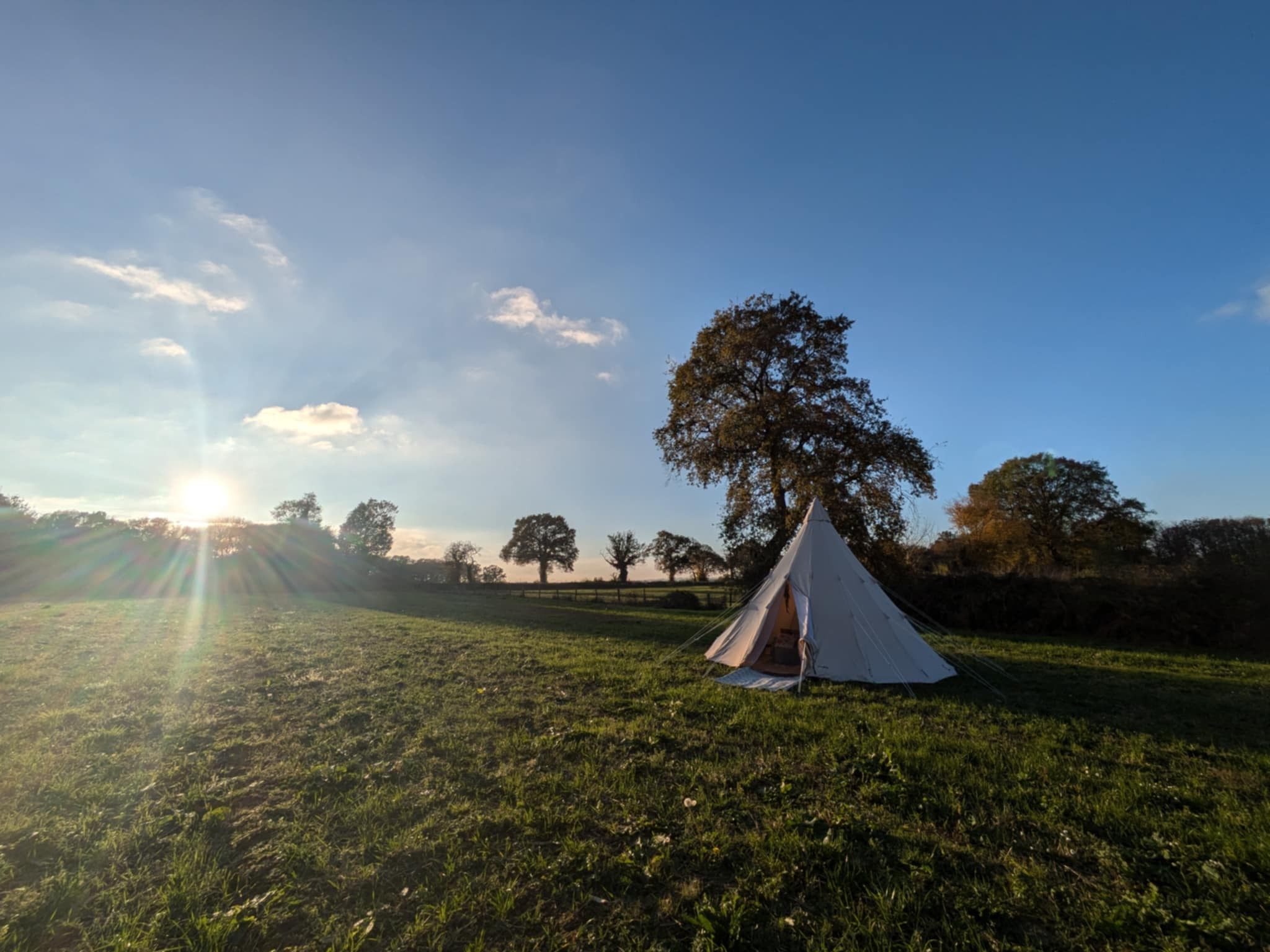 Tente Bellavista — Séjour insolite dans un tipi avec spa en Allier