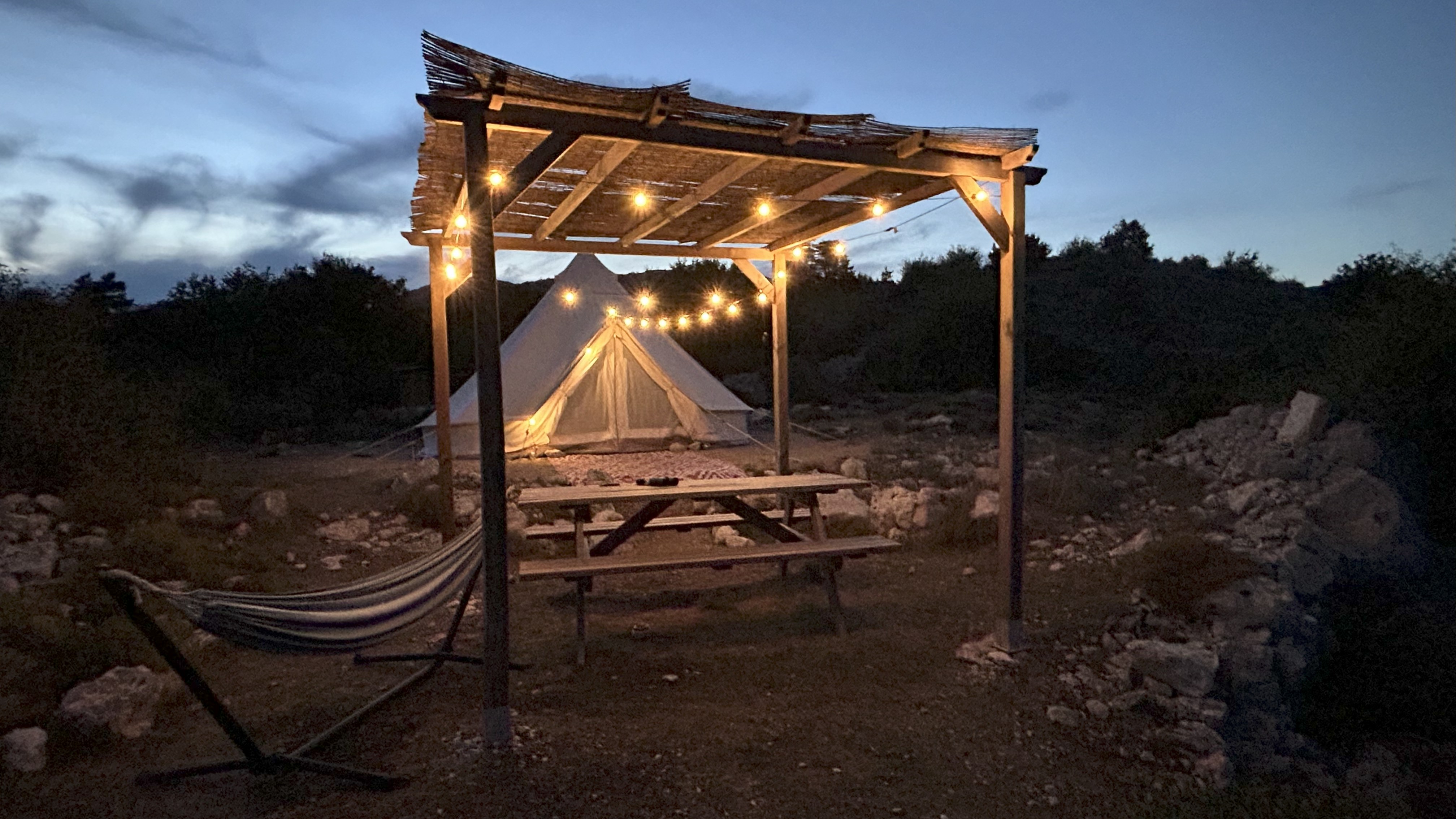 Tente Voie Lactée : une nuit sous les étoiles en Provence à Bézaudun-Les-Alpes — salle de bain